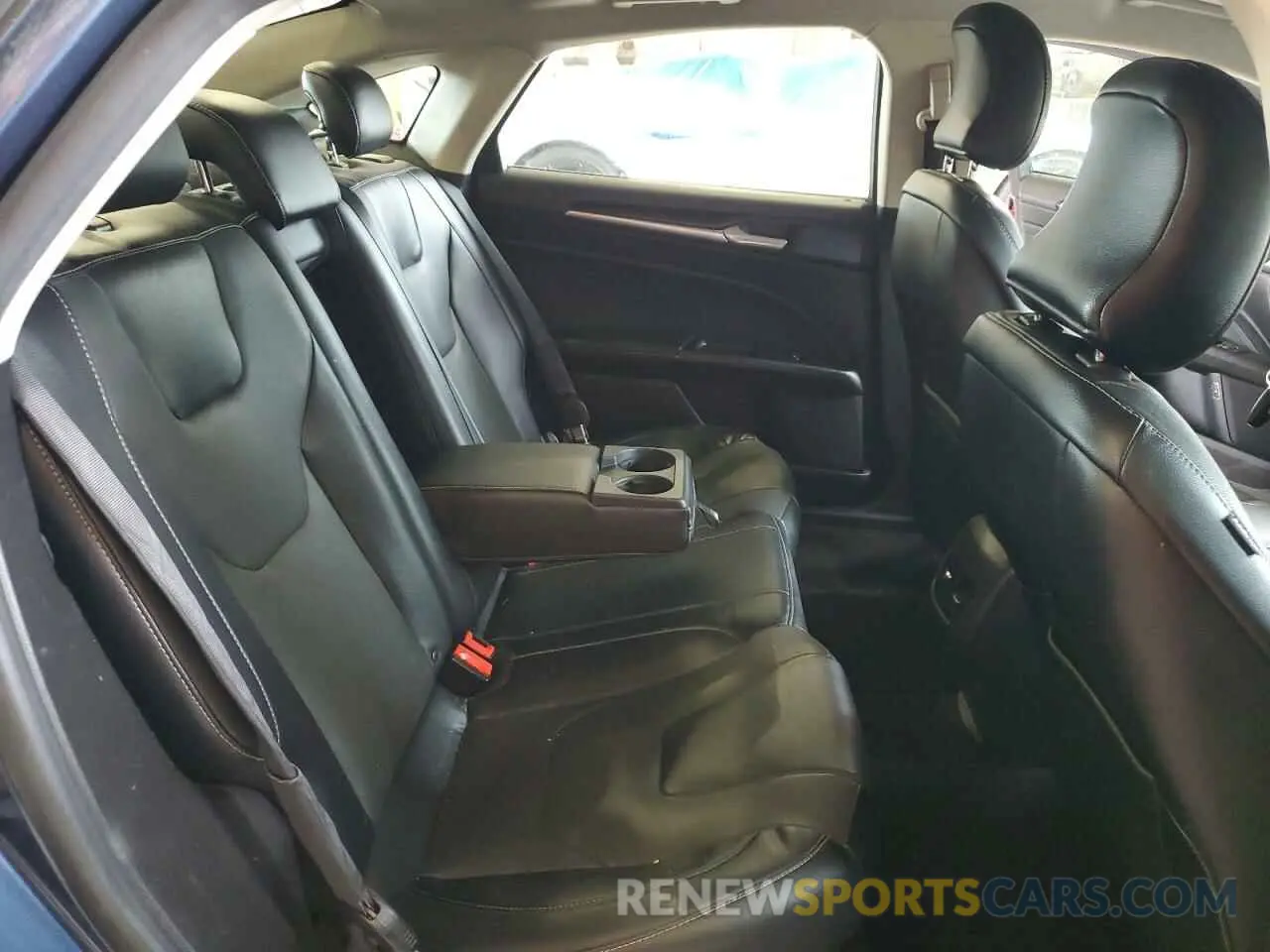 10 Photograph of a damaged car 3FA6P0RU5KR235594 FORD FUSION 2019