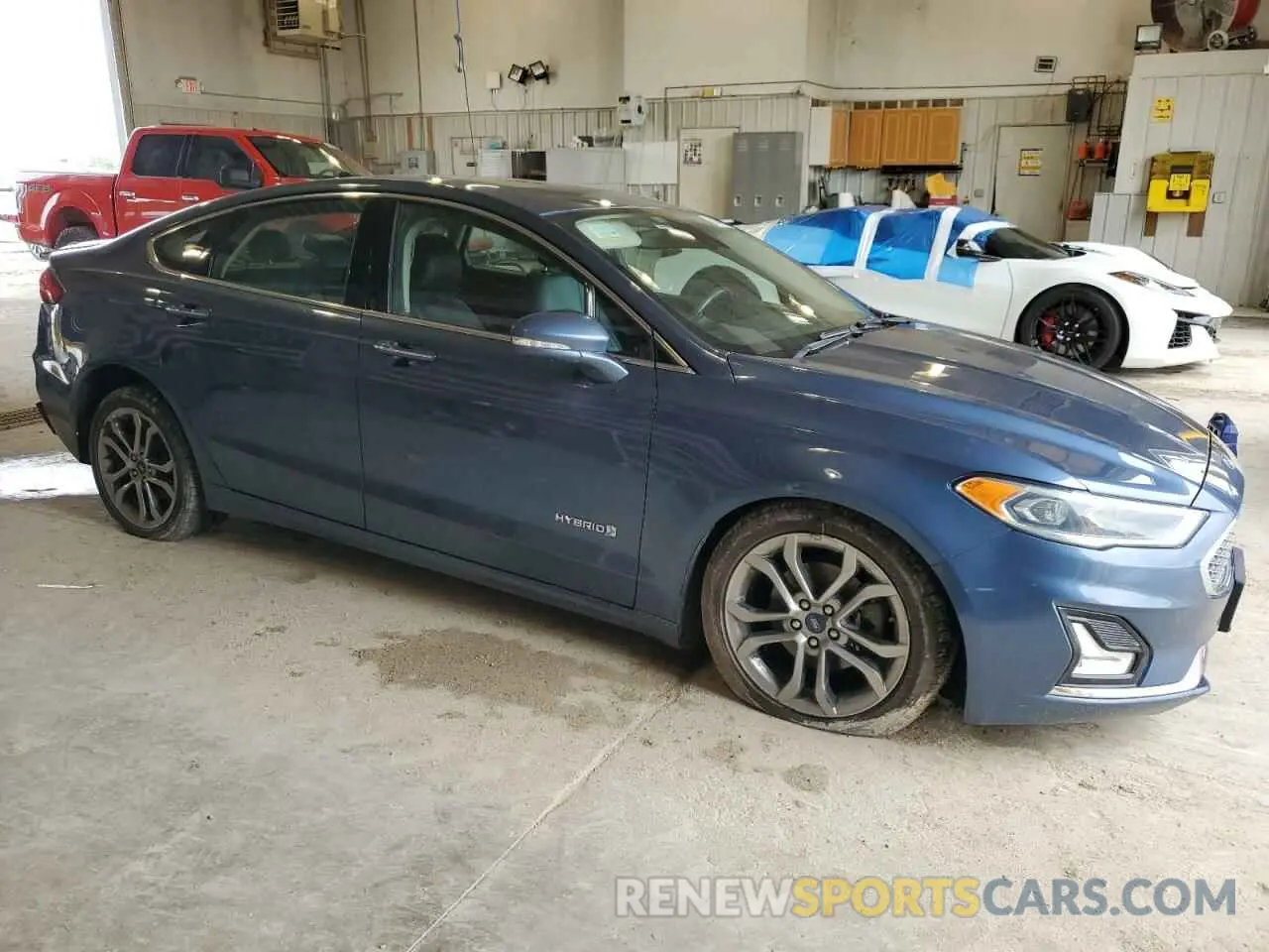 4 Photograph of a damaged car 3FA6P0RU5KR235594 FORD FUSION 2019