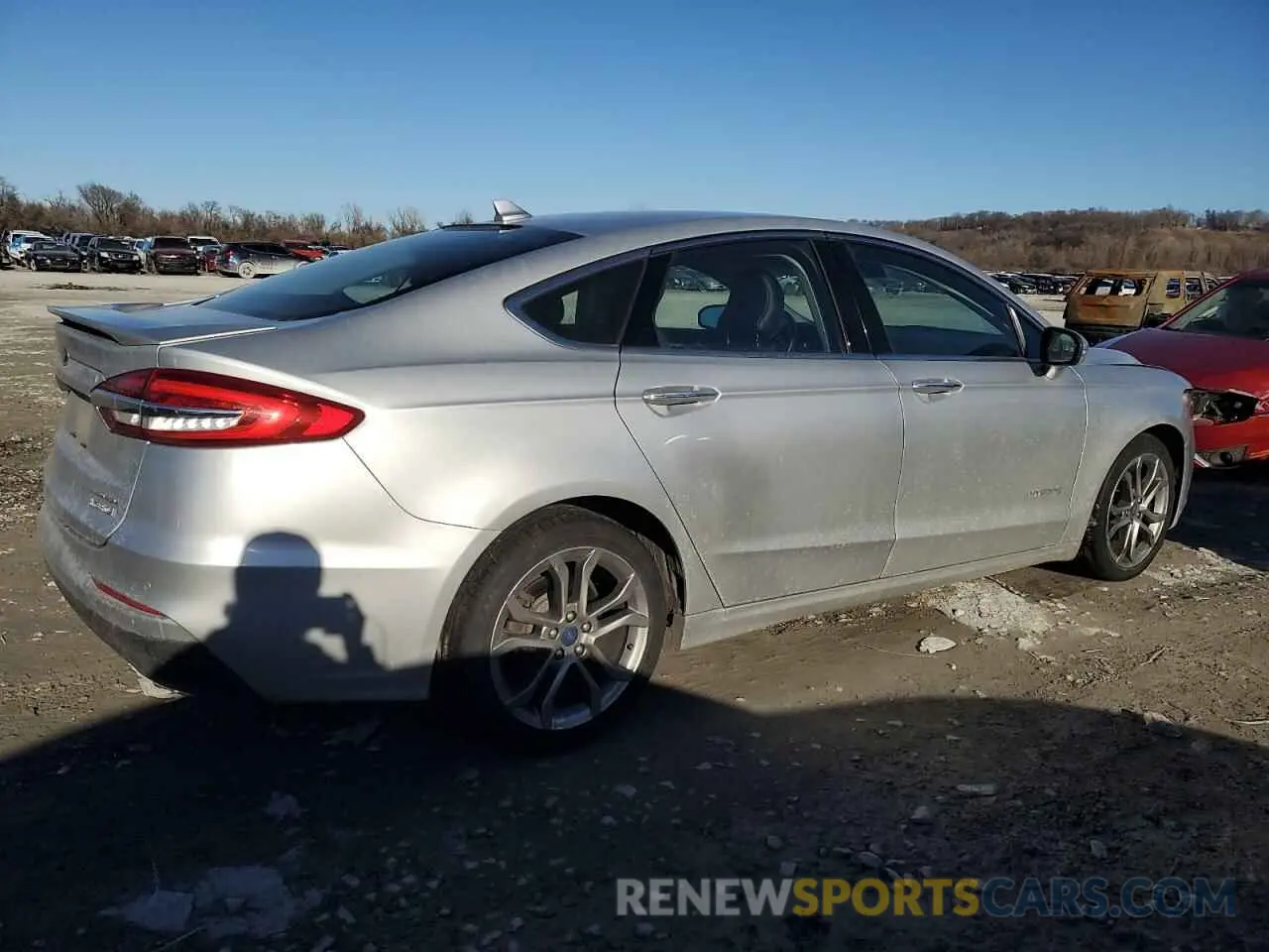 3 Photograph of a damaged car 3FA6P0RU5KR240214 FORD FUSION 2019