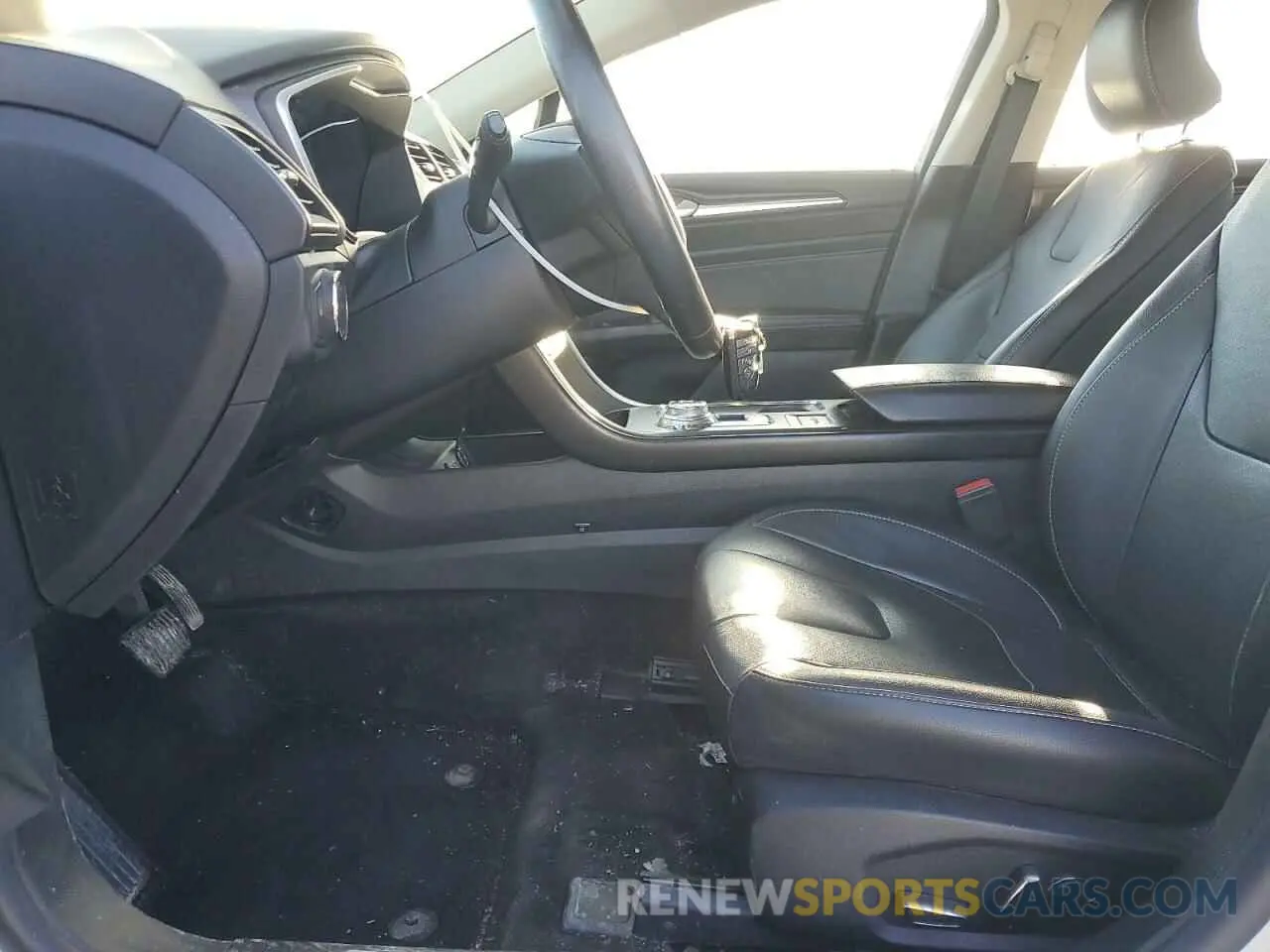 7 Photograph of a damaged car 3FA6P0RU5KR240214 FORD FUSION 2019