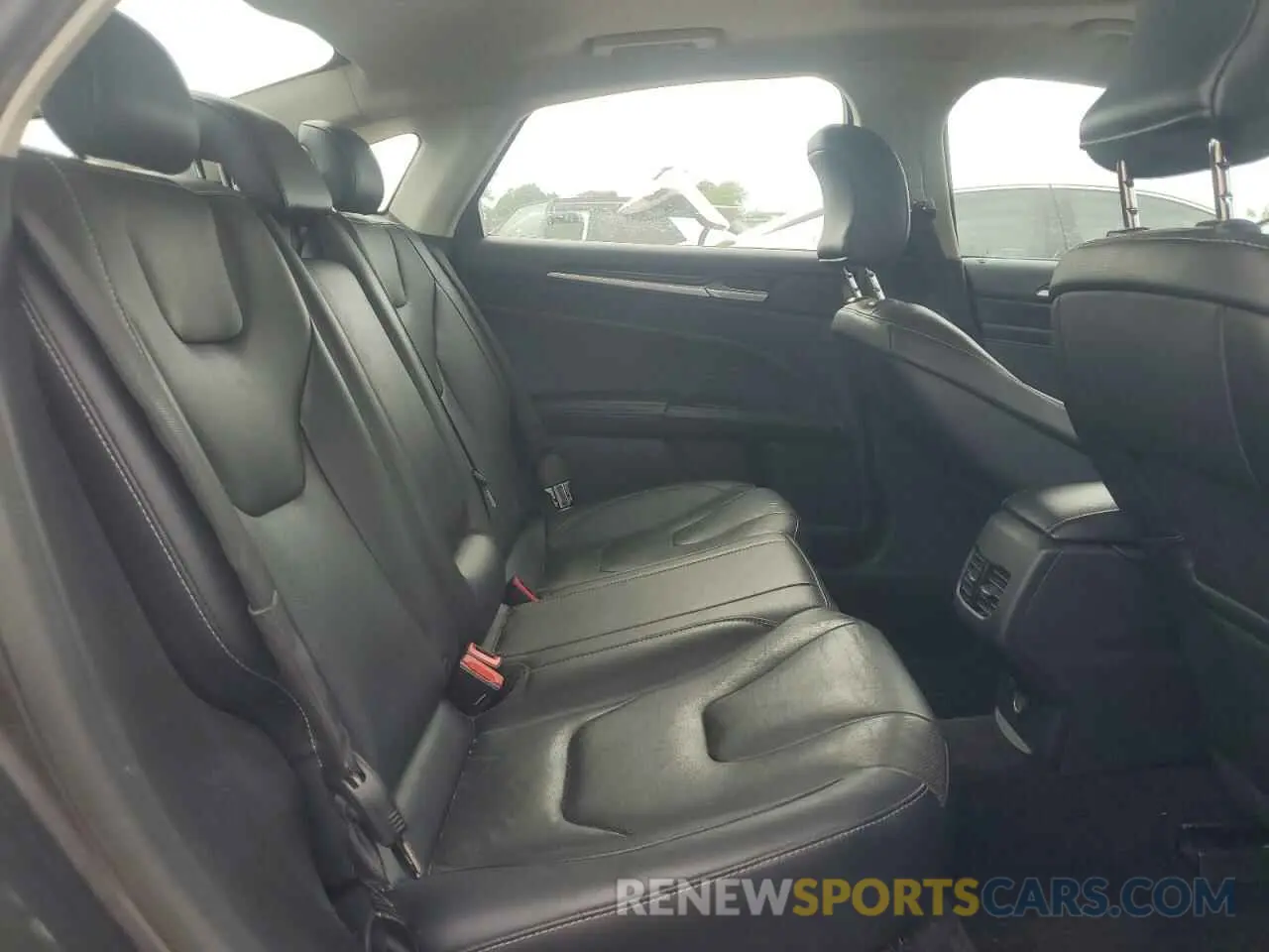10 Photograph of a damaged car 3FA6P0RU6KR106828 FORD FUSION 2019