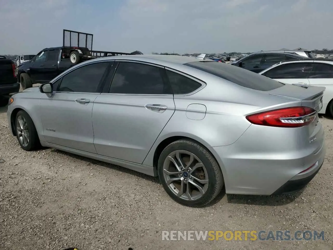 2 Photograph of a damaged car 3FA6P0RU8KR156243 FORD FUSION 2019