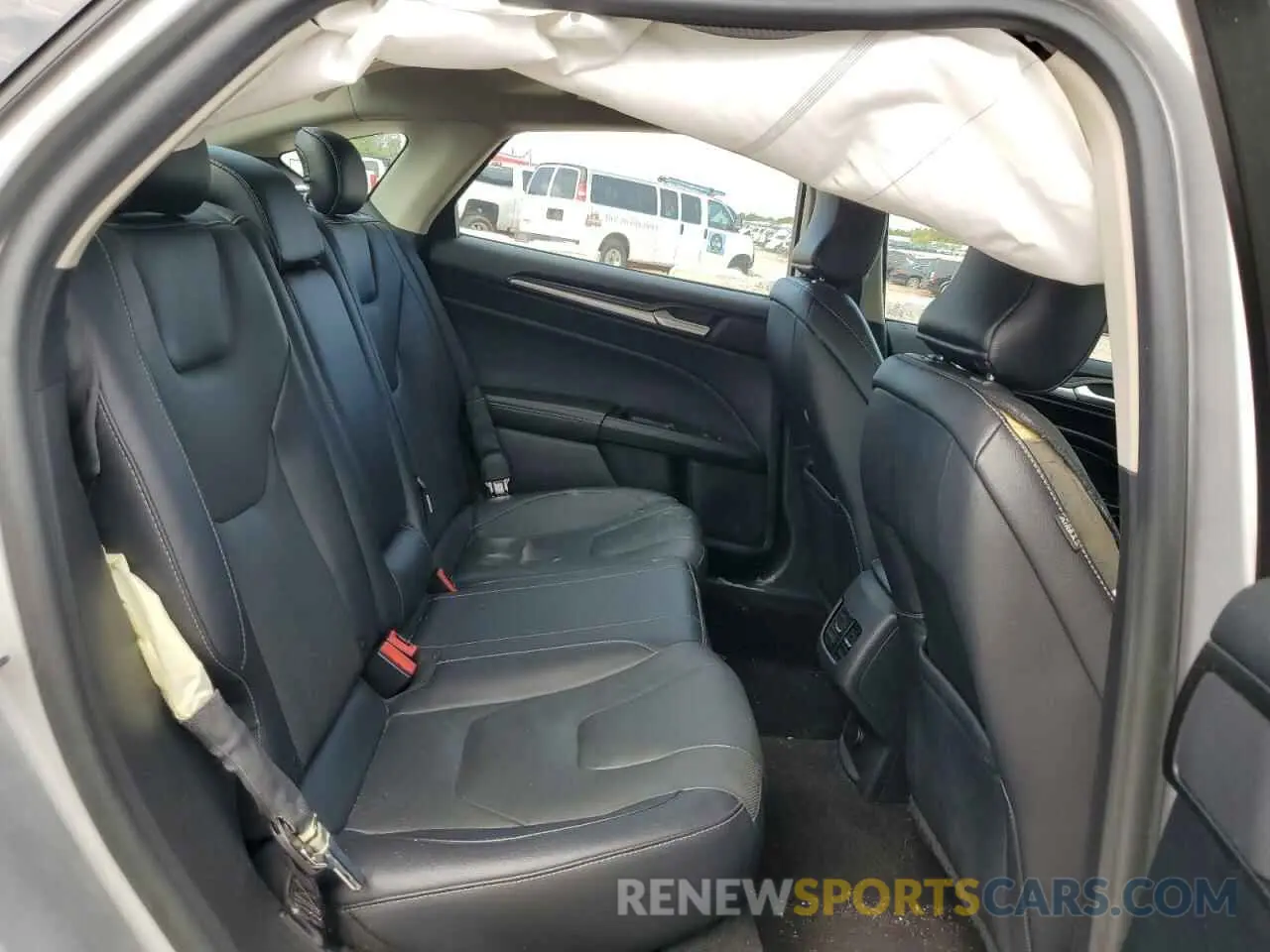 10 Photograph of a damaged car 3FA6P0RU9KR209239 FORD FUSION 2019
