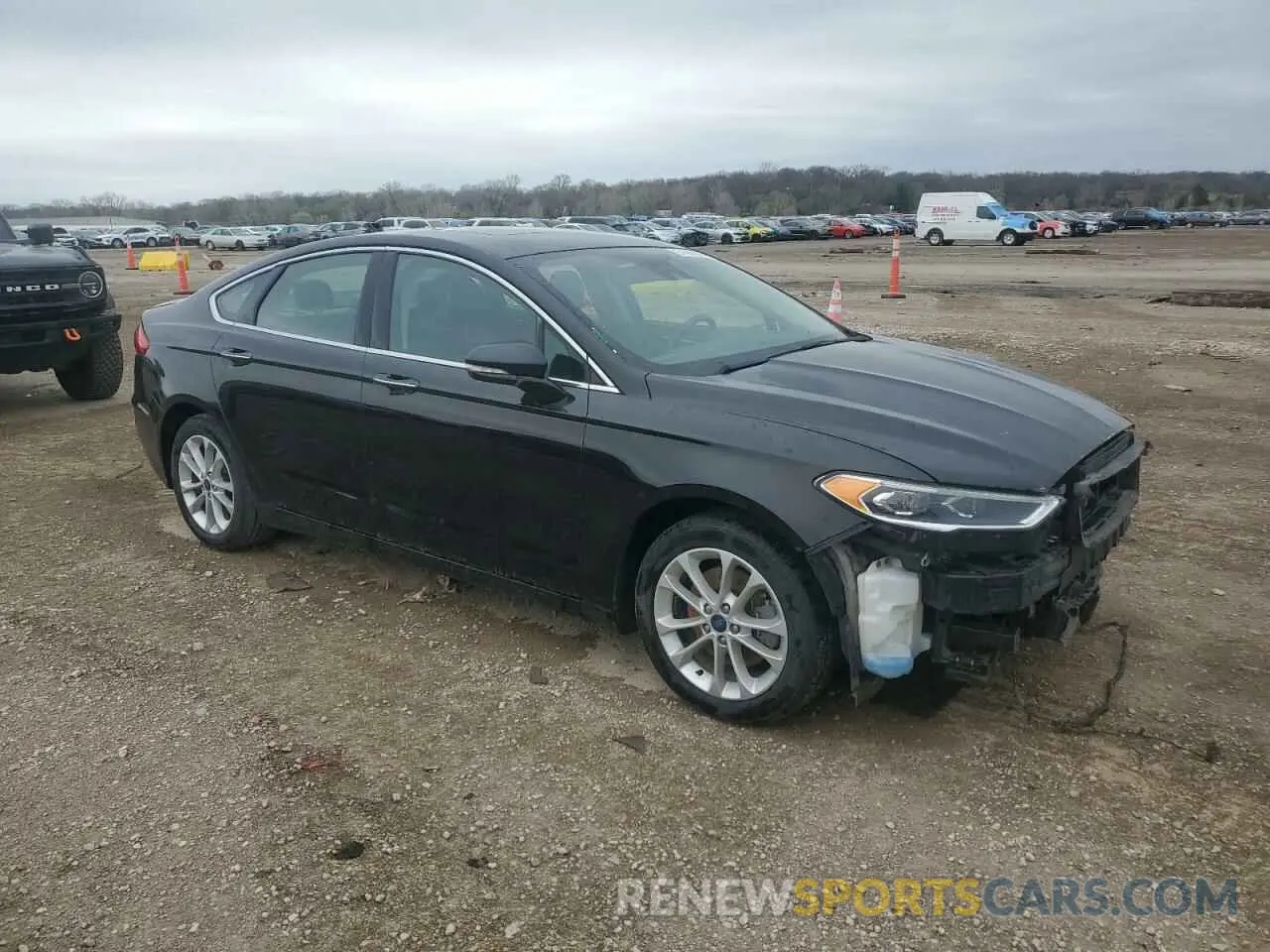 4 Photograph of a damaged car 3FA6P0SU1KR174285 FORD FUSION 2019