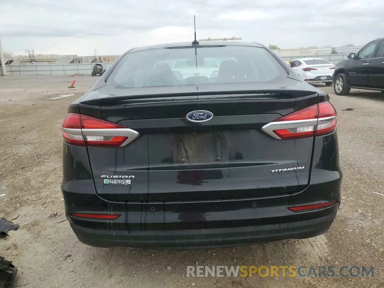 6 Photograph of a damaged car 3FA6P0SU1KR174285 FORD FUSION 2019