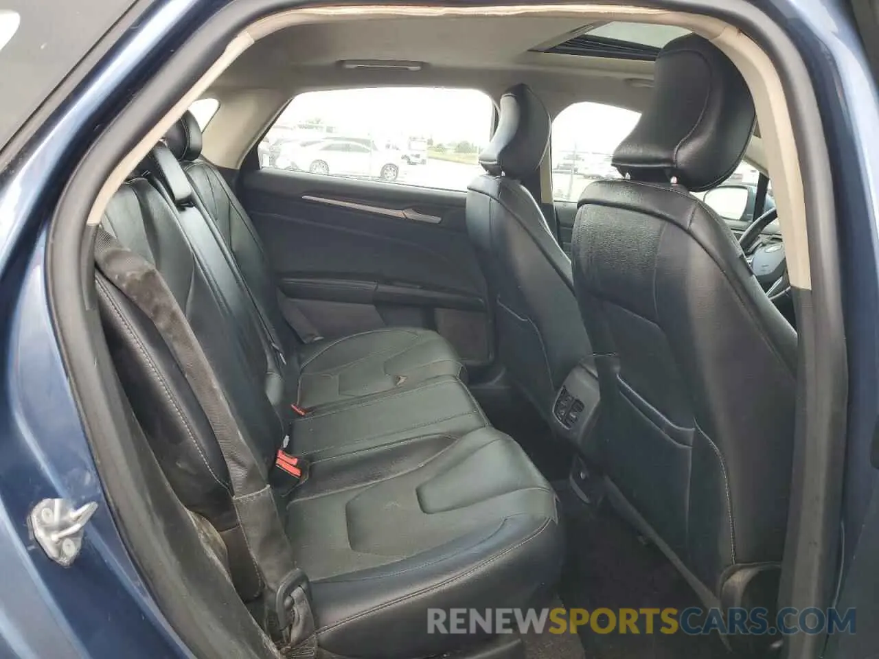 10 Photograph of a damaged car 3FA6P0SU2KR216561 FORD FUSION 2019