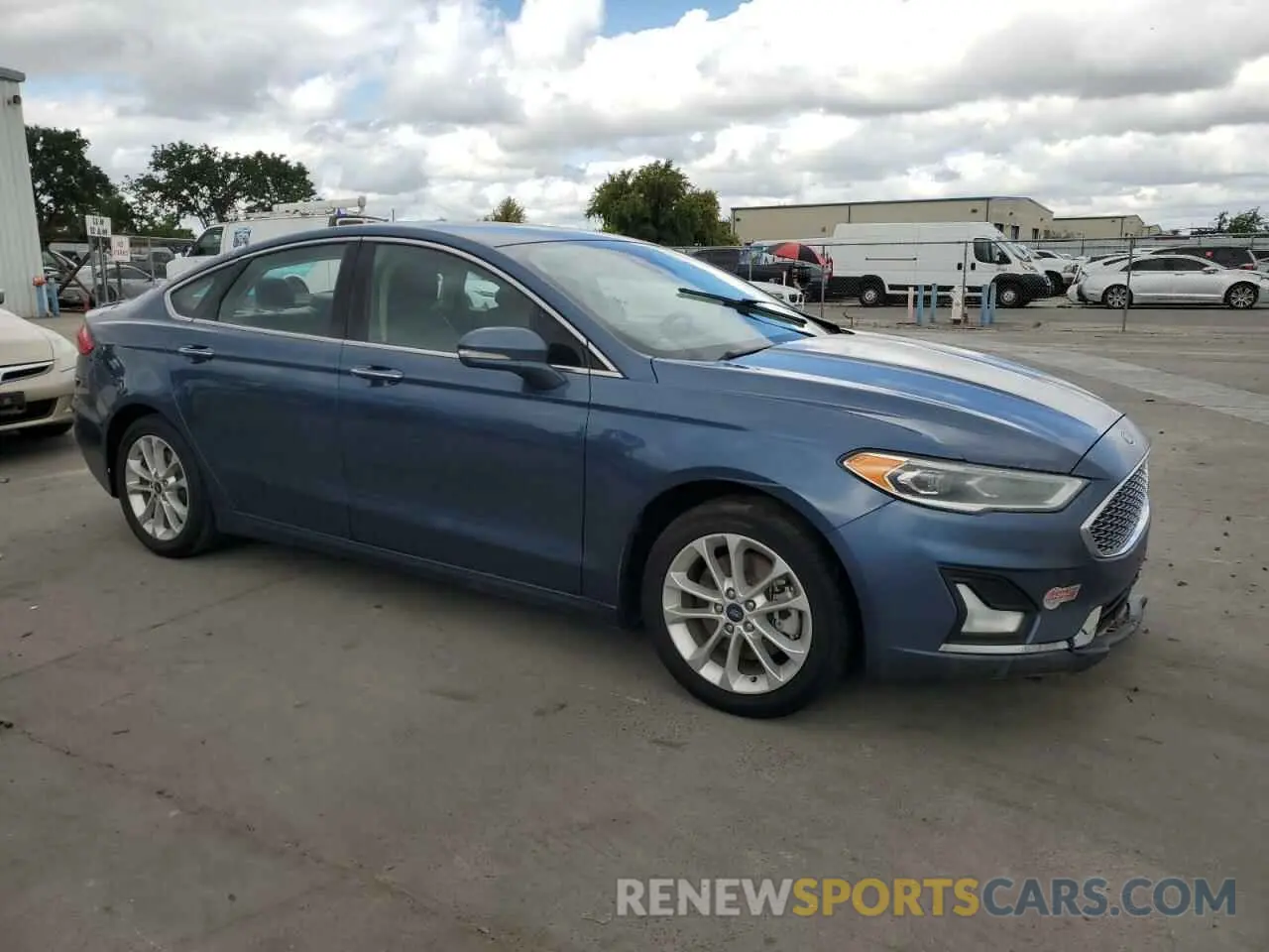 4 Photograph of a damaged car 3FA6P0SU2KR216561 FORD FUSION 2019