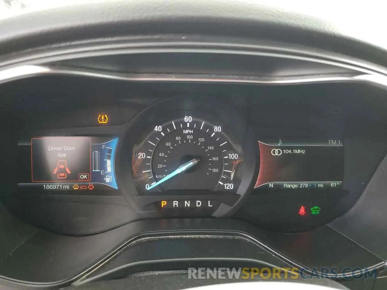 9 Photograph of a damaged car 3FA6P0SU2KR216561 FORD FUSION 2019