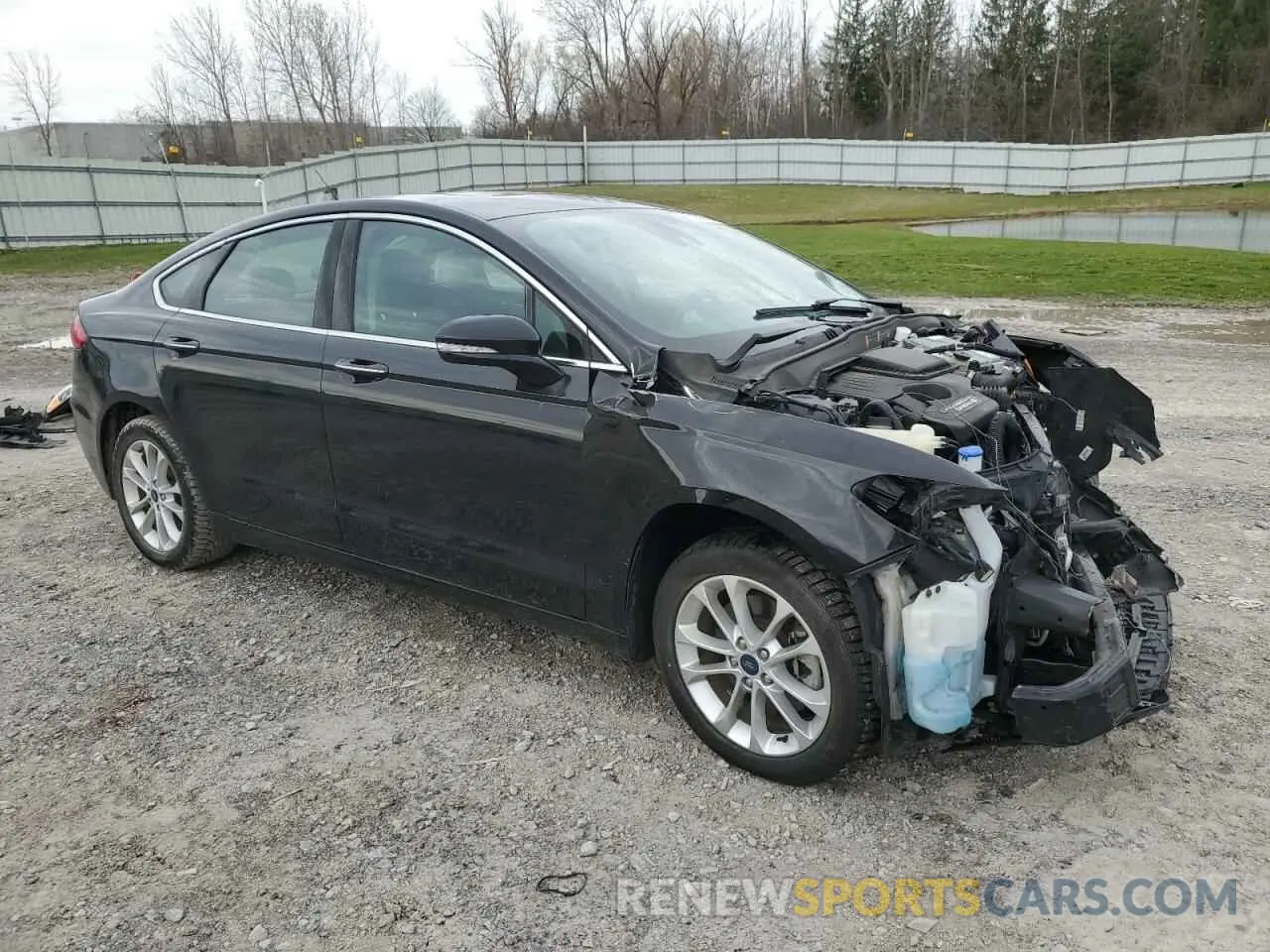 4 Photograph of a damaged car 3FA6P0SU2KR245381 FORD FUSION 2019