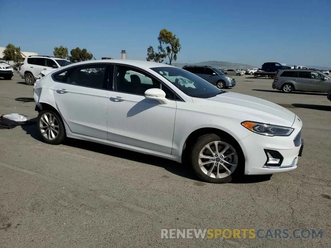 4 Photograph of a damaged car 3FA6P0SU5KR238621 FORD FUSION 2019