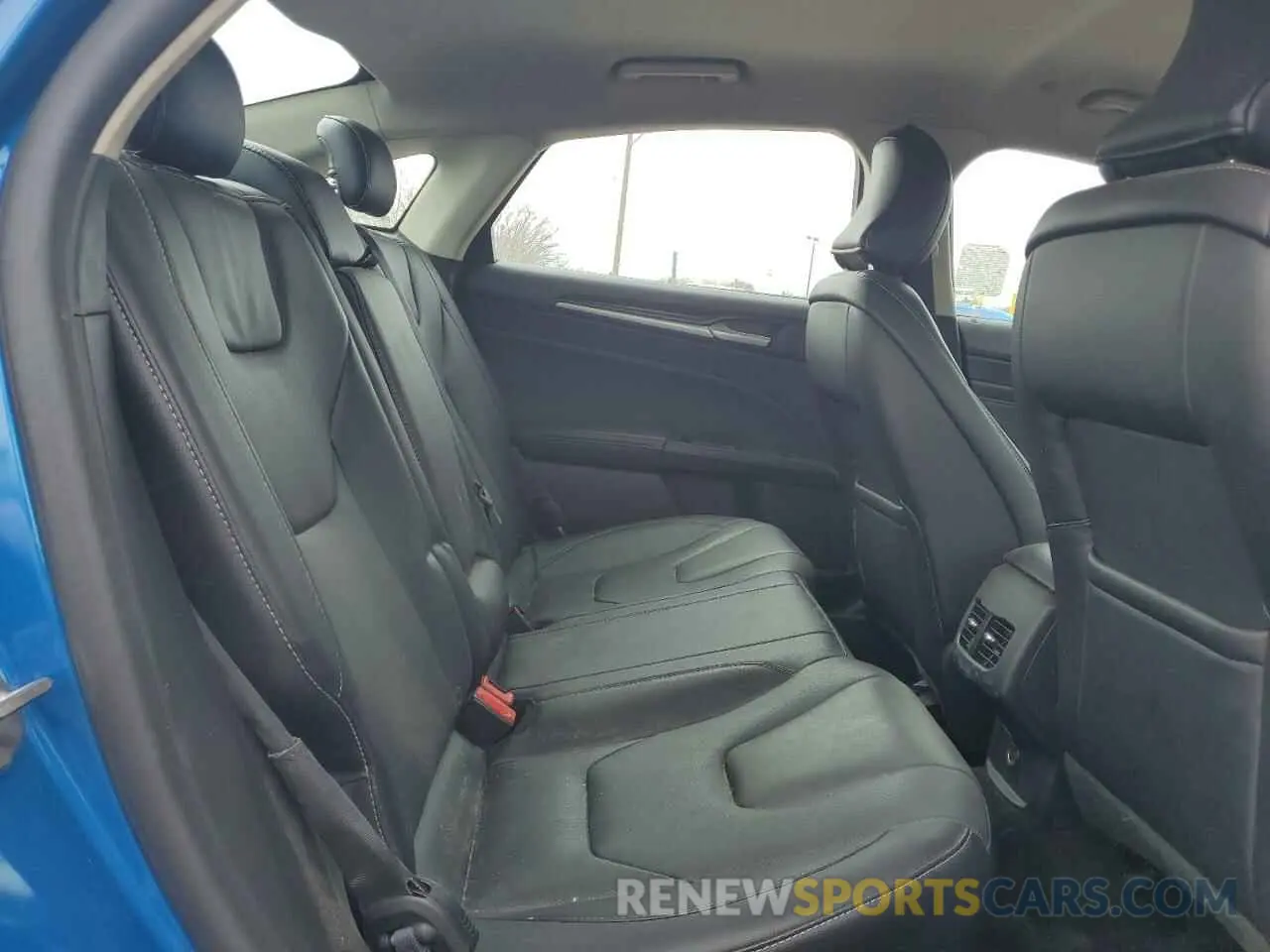 10 Photograph of a damaged car 3FA6P0SU5KR252292 FORD FUSION 2019