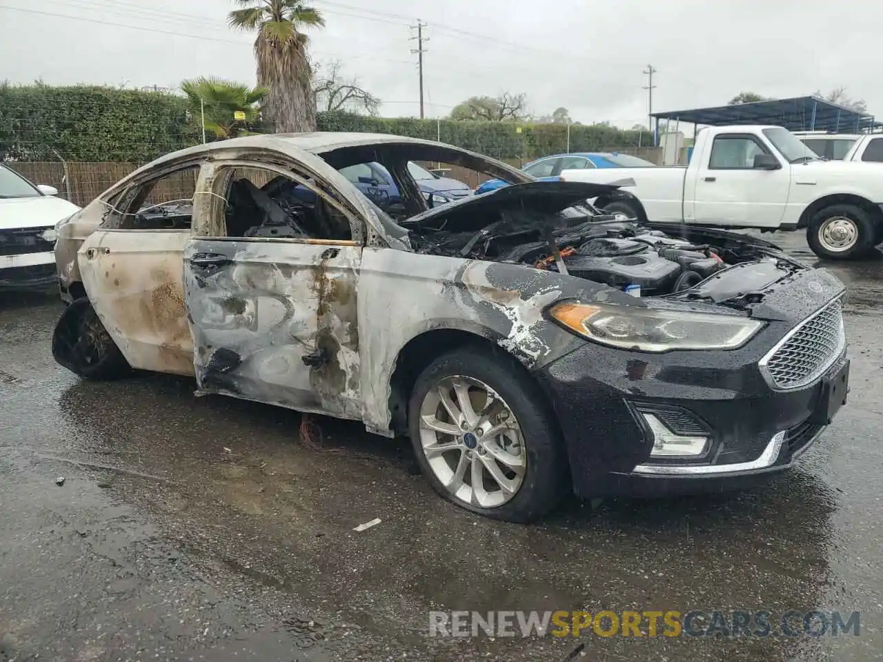 4 Photograph of a damaged car 3FA6P0SU6KR178106 FORD FUSION 2019