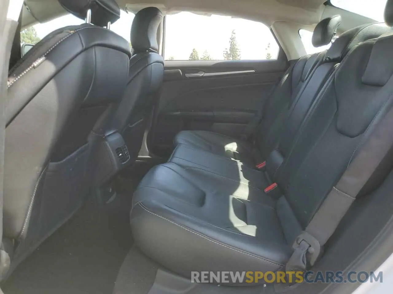 10 Photograph of a damaged car 3FA6P0SU6KR183595 FORD FUSION 2019