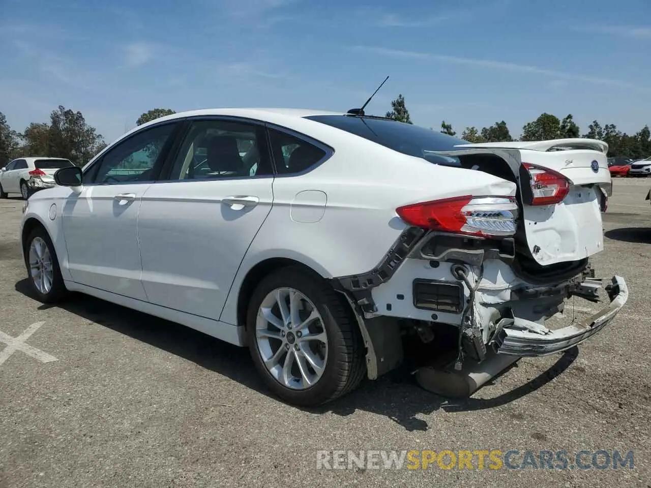 2 Photograph of a damaged car 3FA6P0SU6KR183595 FORD FUSION 2019