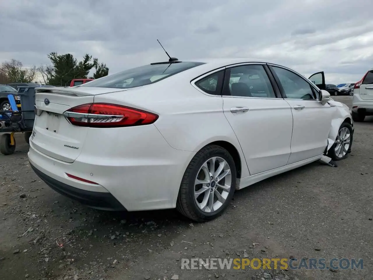 3 Photograph of a damaged car 3FA6P0SU6KR213095 FORD FUSION 2019