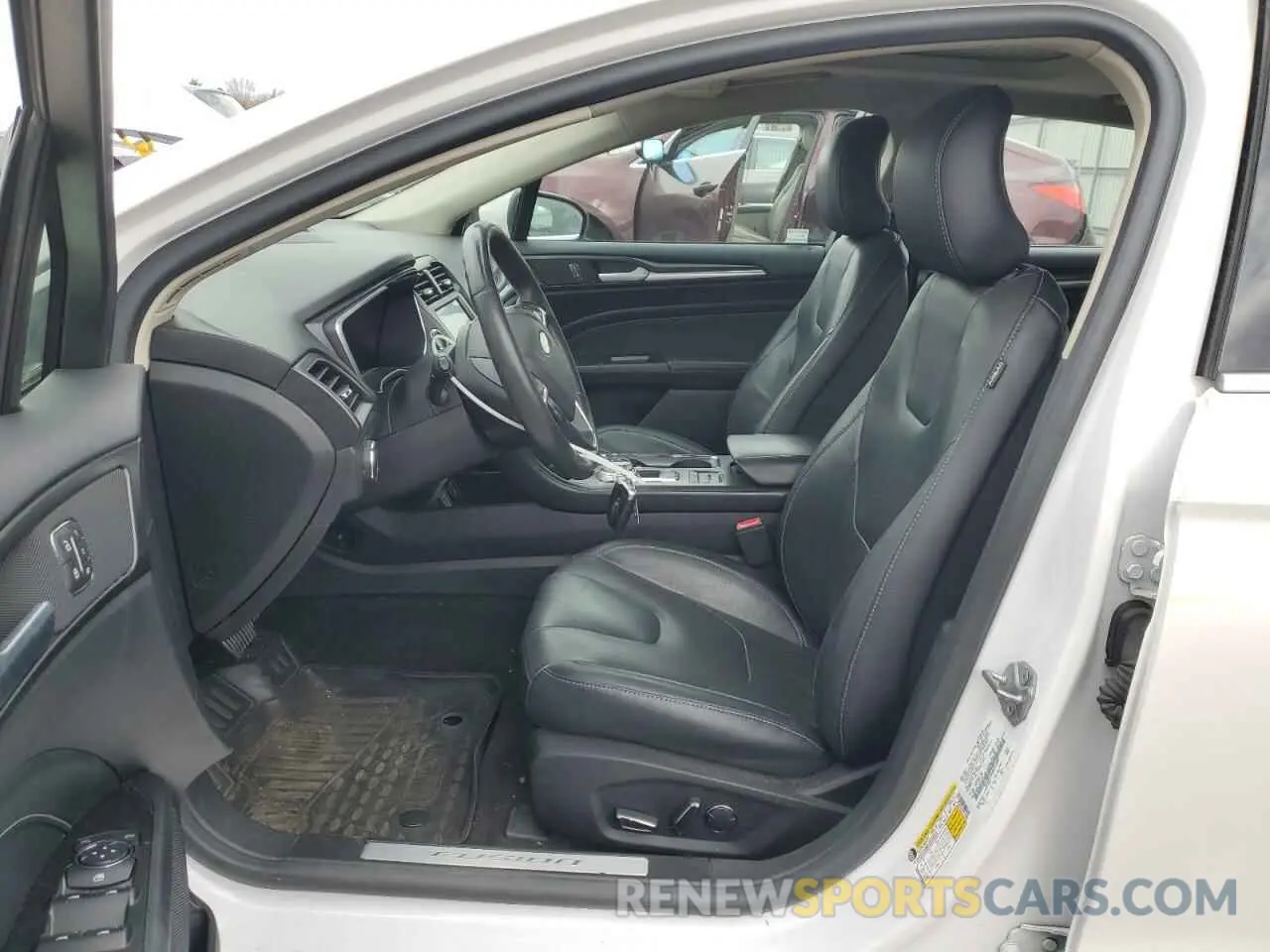 7 Photograph of a damaged car 3FA6P0SU6KR213095 FORD FUSION 2019