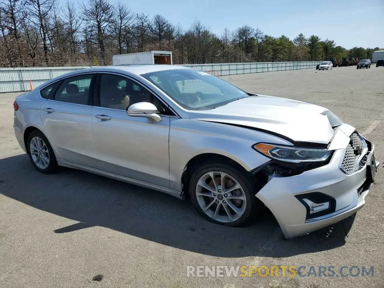 4 Photograph of a damaged car 3FA6P0SU7KR192046 FORD FUSION 2019