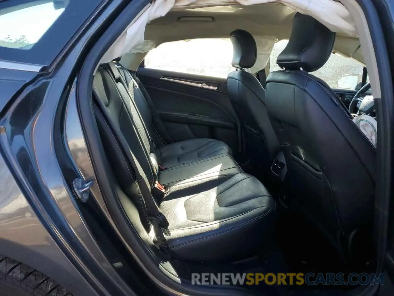 10 Photograph of a damaged car 3FA6P0SU7KR213087 FORD FUSION 2019
