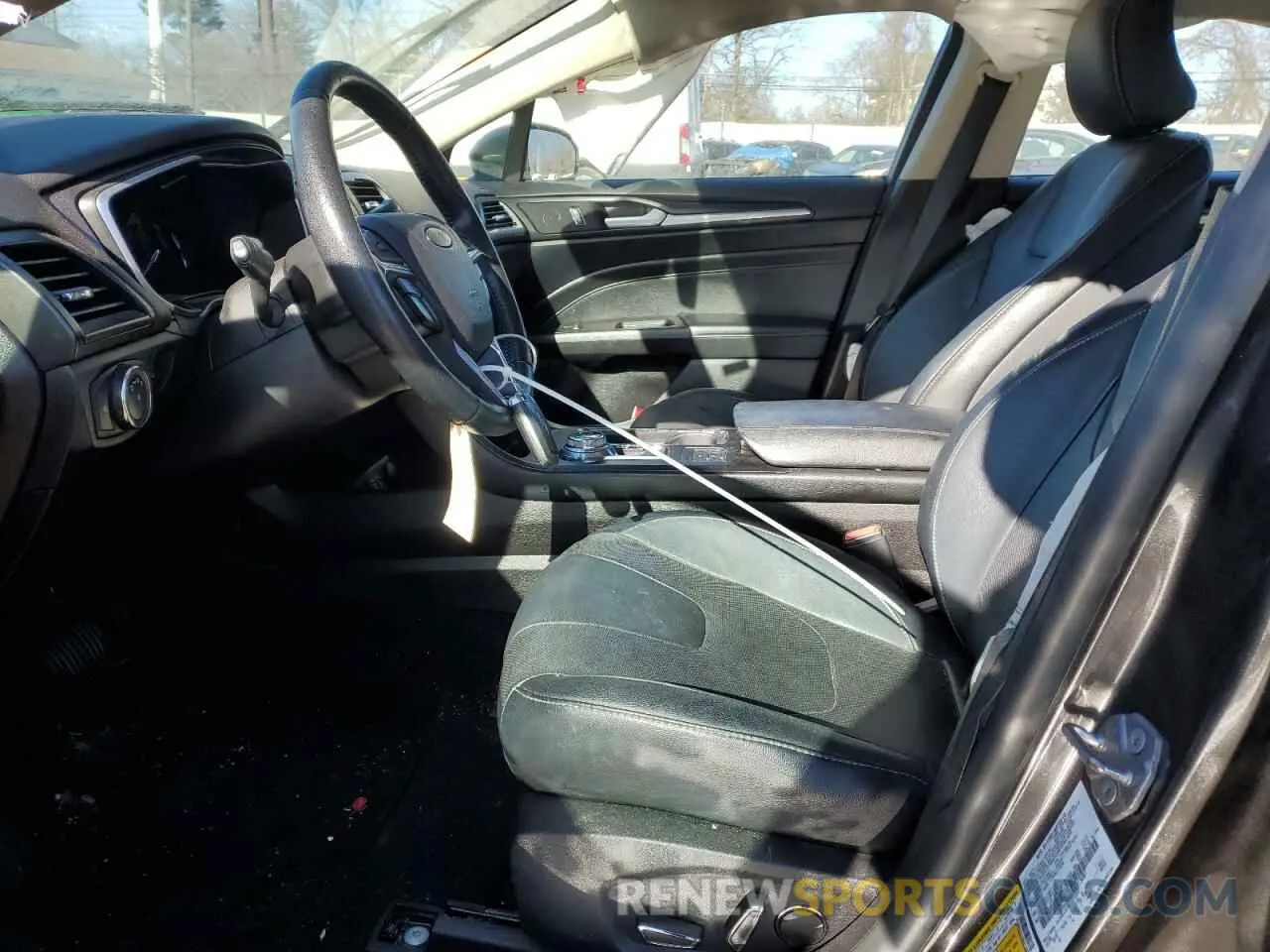 7 Photograph of a damaged car 3FA6P0SU7KR213087 FORD FUSION 2019