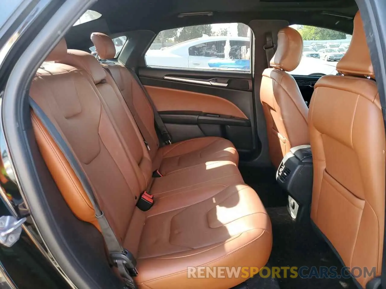 10 Photograph of a damaged car 3FA6P0SU8KR252111 FORD FUSION 2019