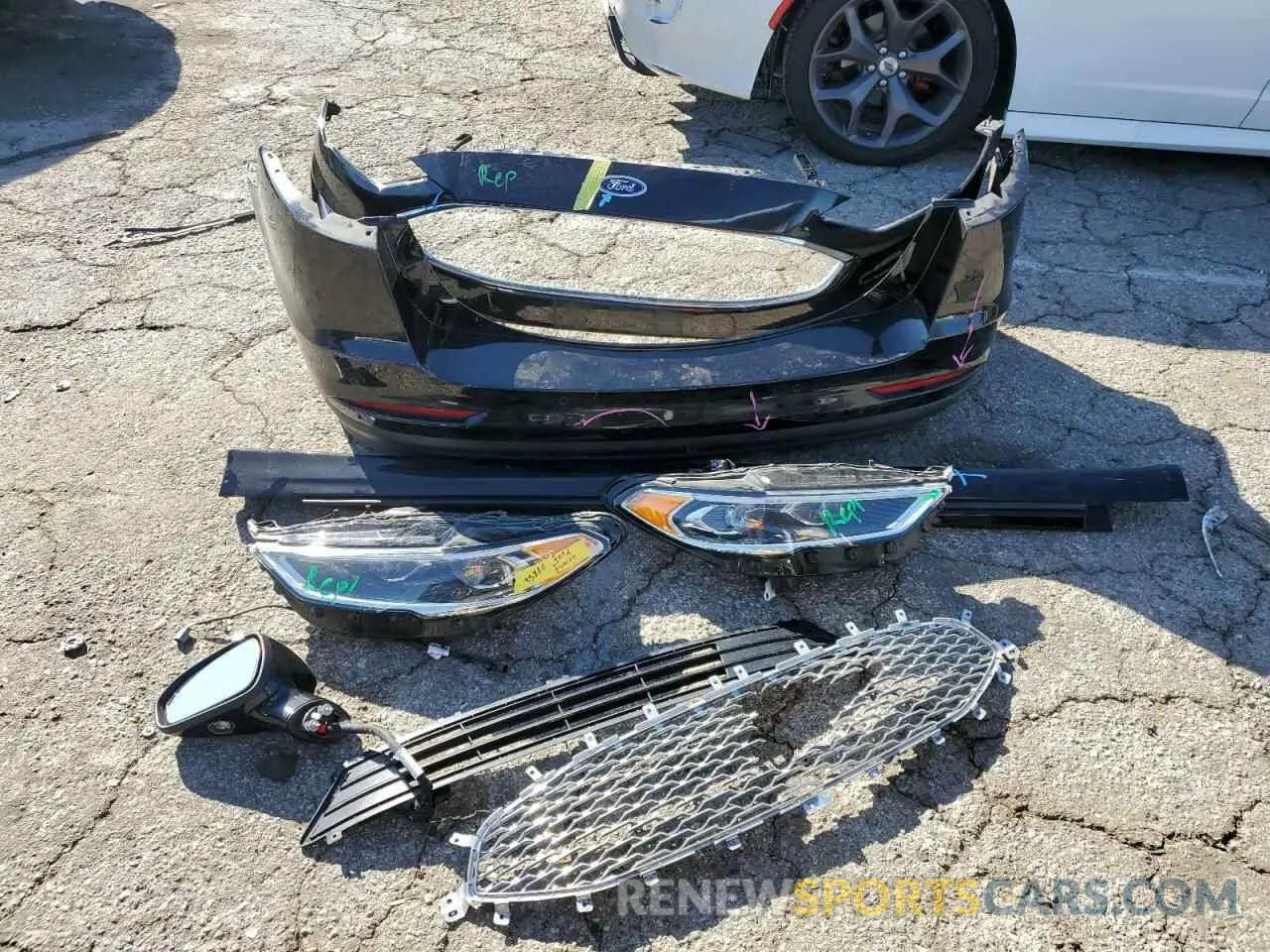 12 Photograph of a damaged car 3FA6P0SU8KR252111 FORD FUSION 2019