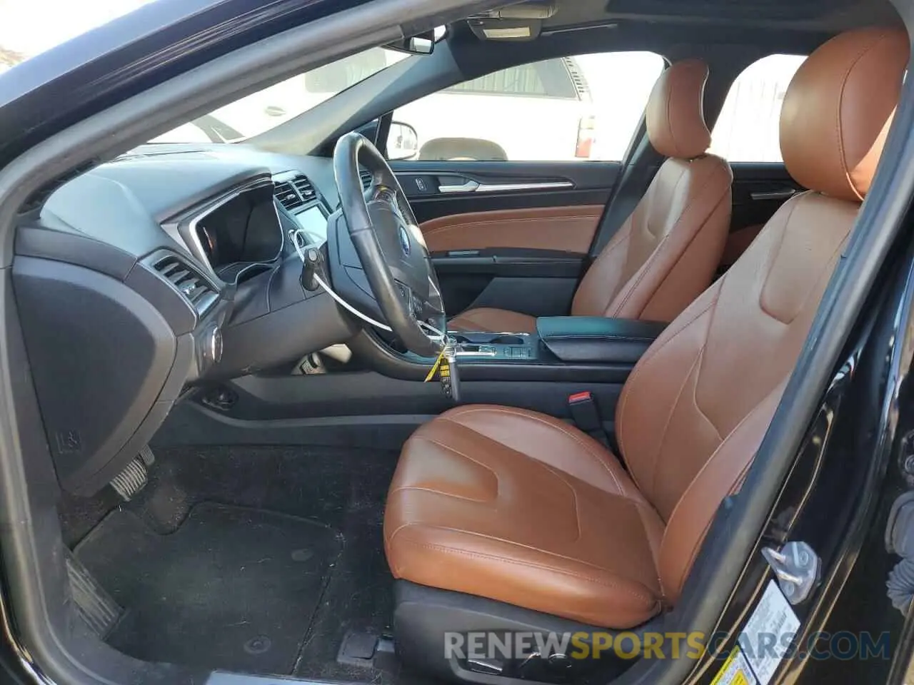 7 Photograph of a damaged car 3FA6P0SU8KR252111 FORD FUSION 2019