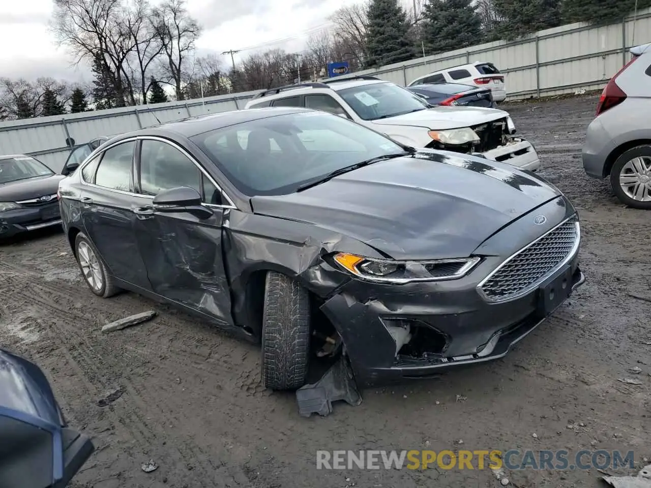 4 Photograph of a damaged car 3FA6P0SU9KR212796 FORD FUSION 2019