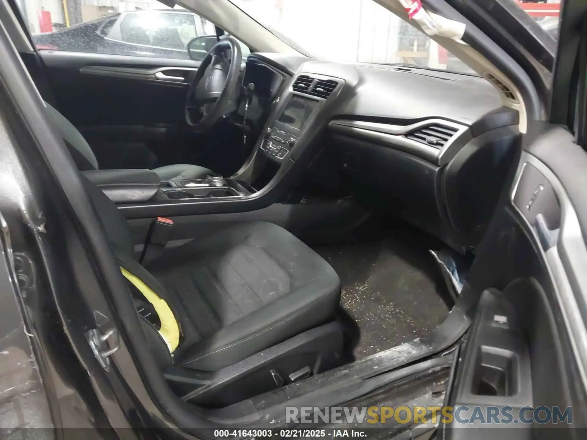 5 Photograph of a damaged car 3FA6P0T90KR237659 FORD FUSION 2019
