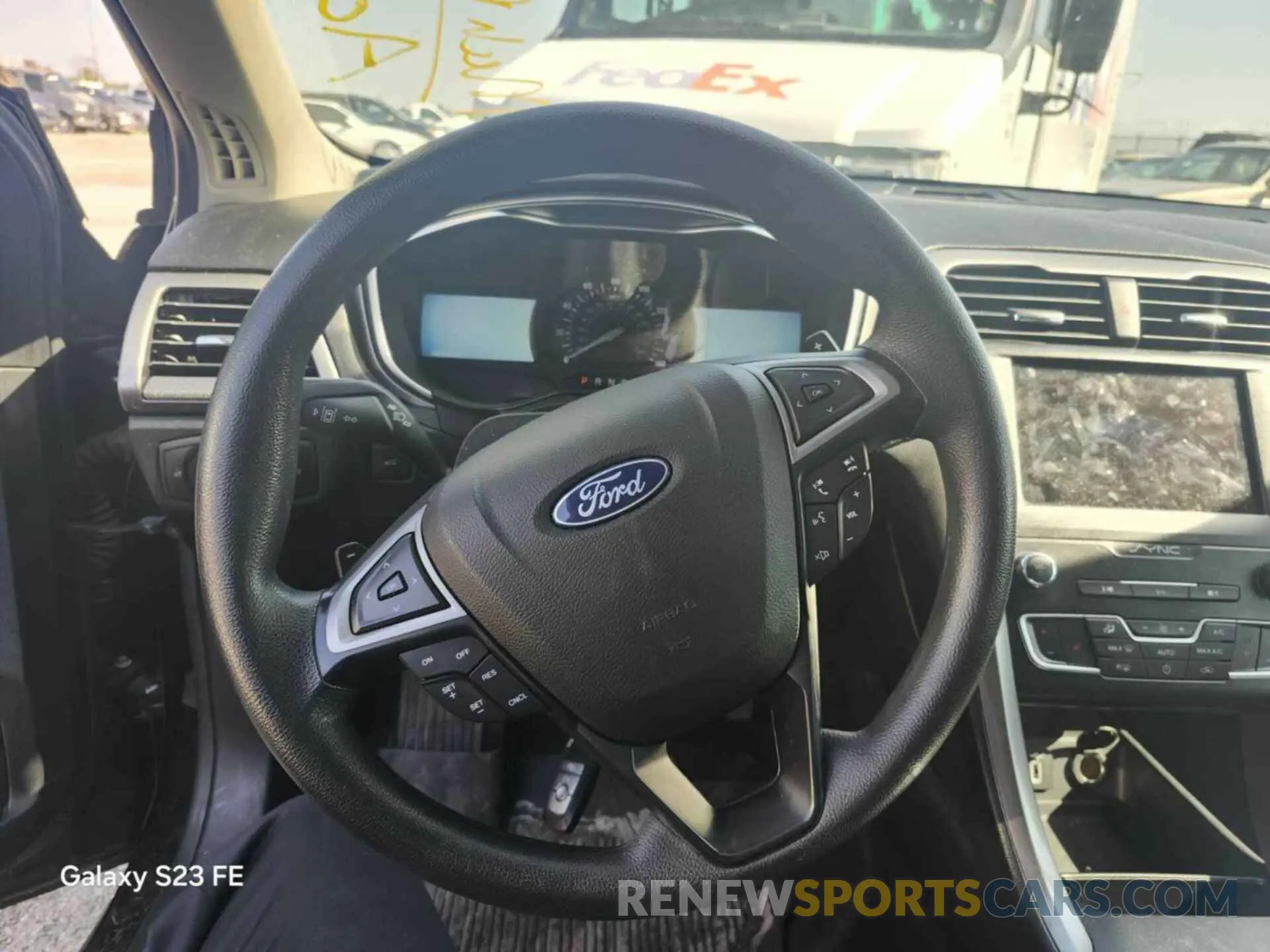 18 Photograph of a damaged car 3FA6P0T90KR239797 FORD FUSION 2019