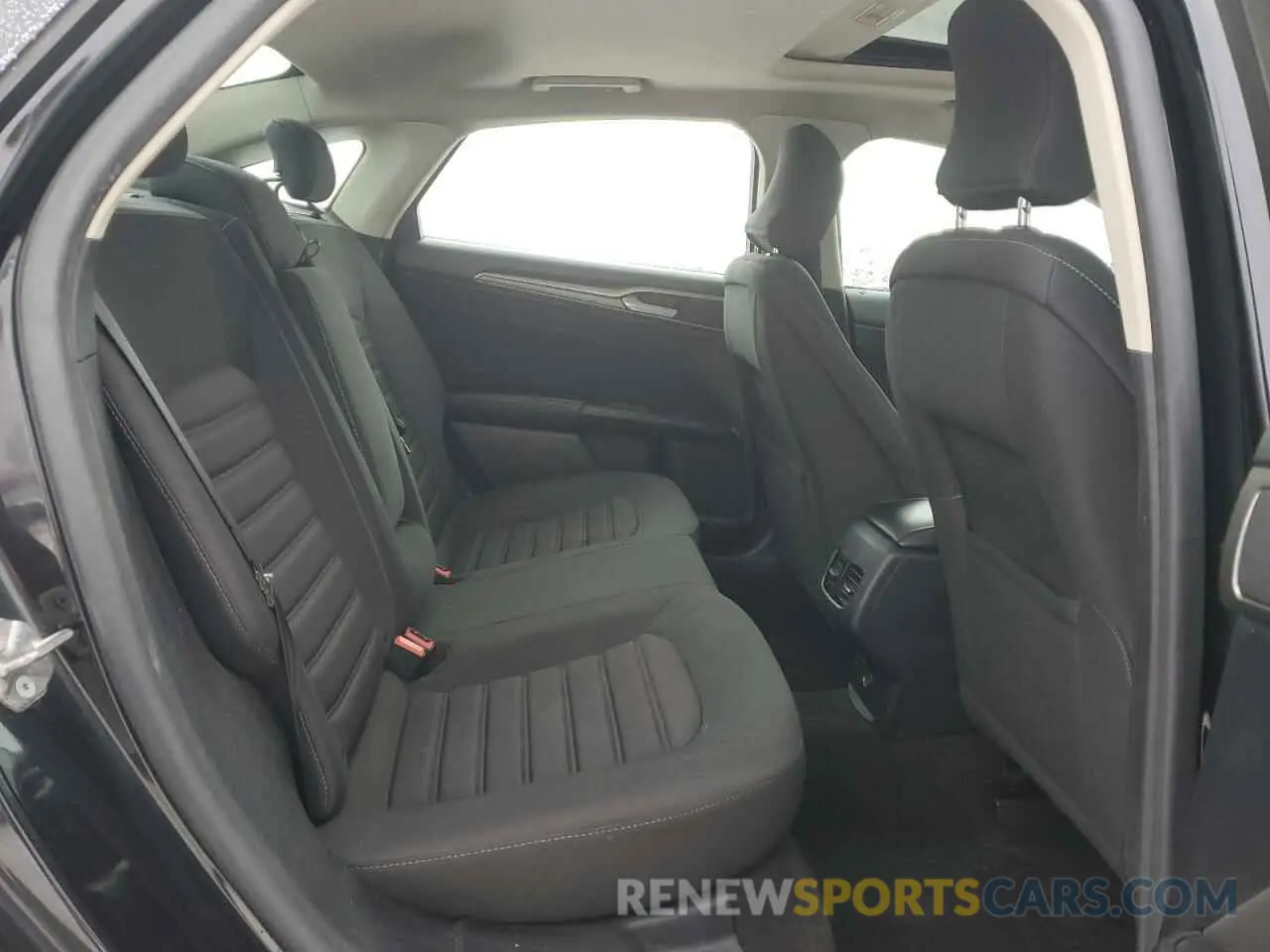 10 Photograph of a damaged car 3FA6P0T90KR254025 FORD FUSION 2019