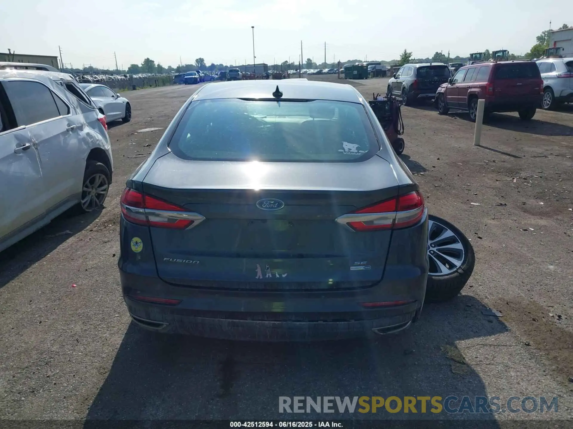 16 Photograph of a damaged car 3FA6P0T91KR147629 FORD FUSION 2019