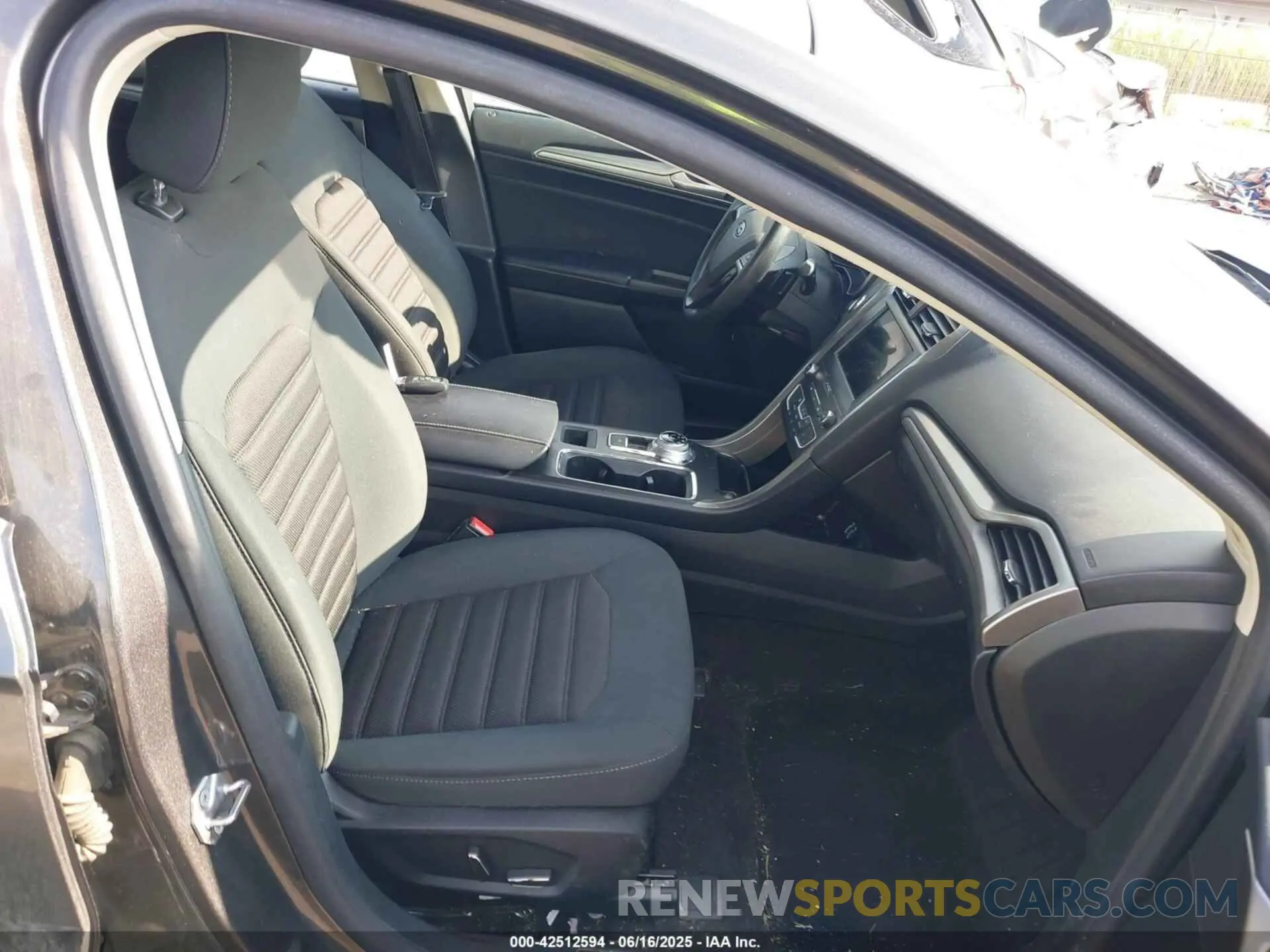 5 Photograph of a damaged car 3FA6P0T91KR147629 FORD FUSION 2019