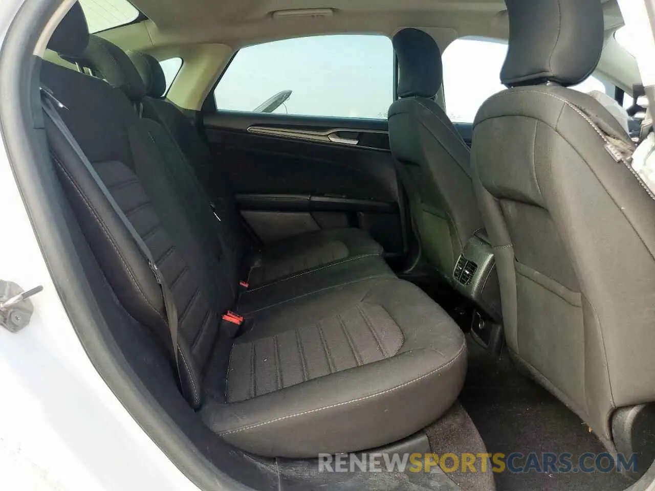 10 Photograph of a damaged car 3FA6P0T91KR260027 FORD FUSION 2019
