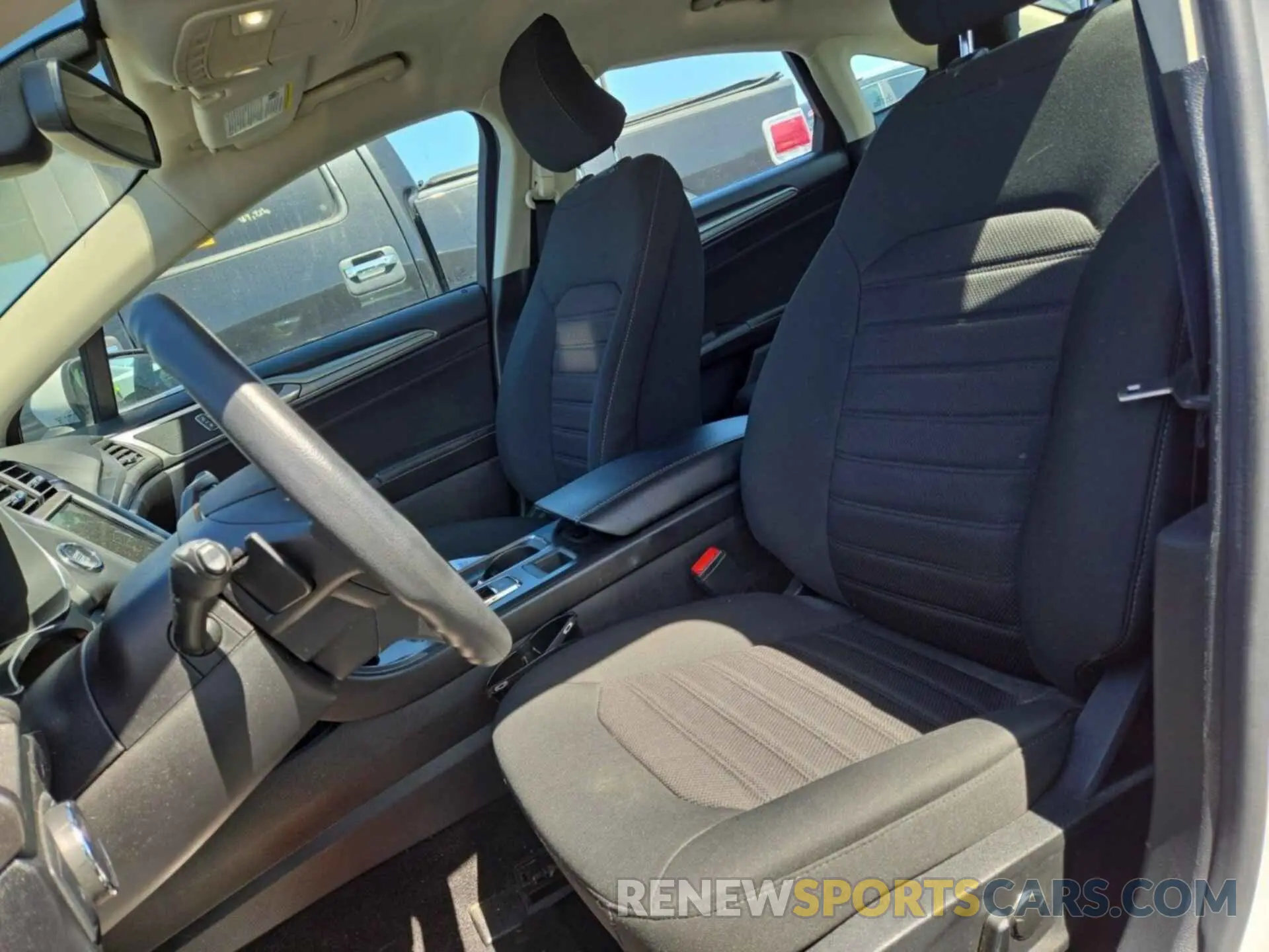 29 Photograph of a damaged car 3FA6P0T92KR243480 FORD FUSION 2019