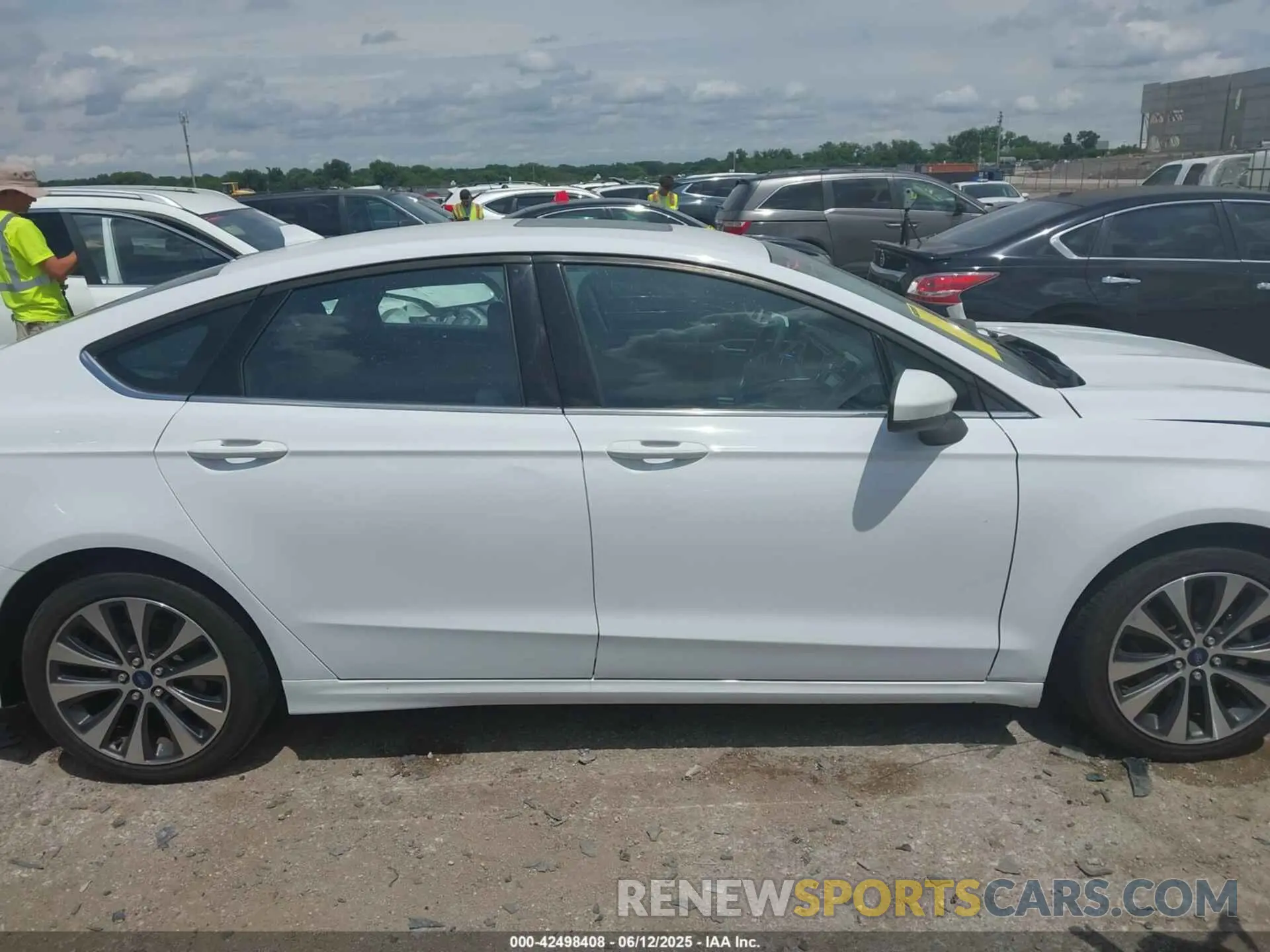 13 Photograph of a damaged car 3FA6P0T92KR253958 FORD FUSION 2019