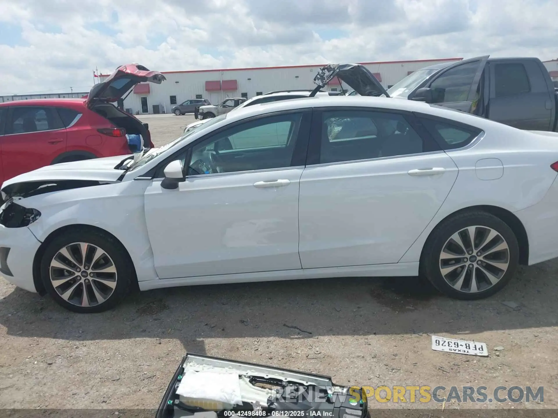 14 Photograph of a damaged car 3FA6P0T92KR253958 FORD FUSION 2019