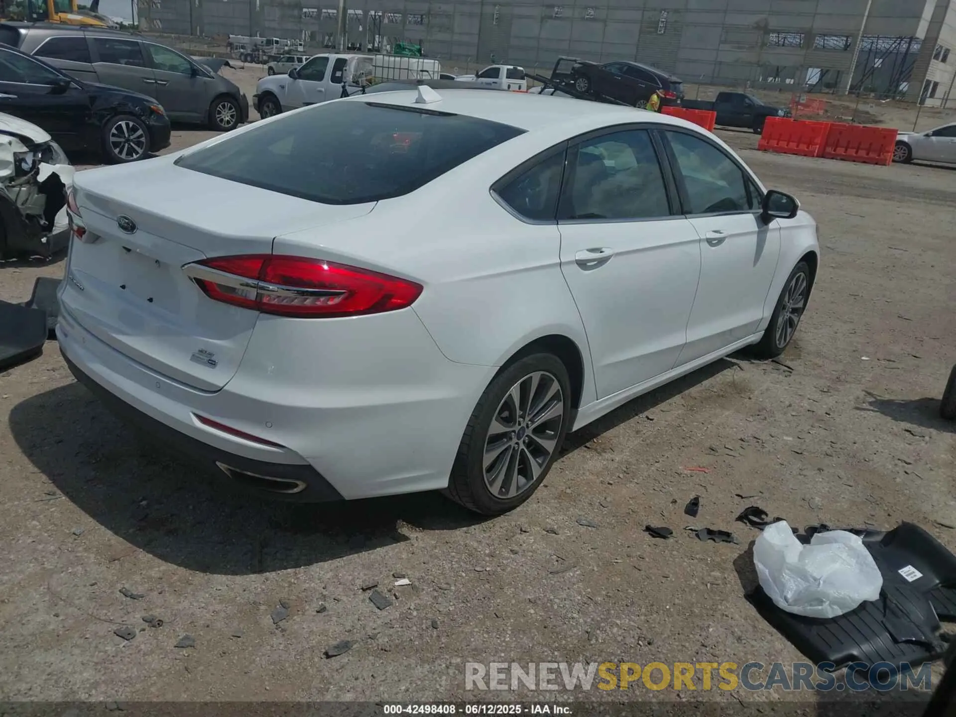4 Photograph of a damaged car 3FA6P0T92KR253958 FORD FUSION 2019