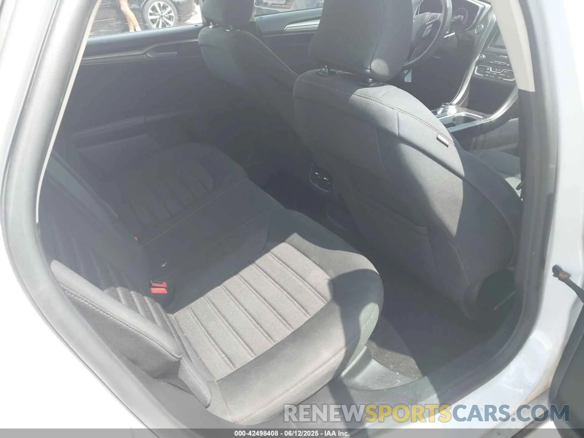 8 Photograph of a damaged car 3FA6P0T92KR253958 FORD FUSION 2019