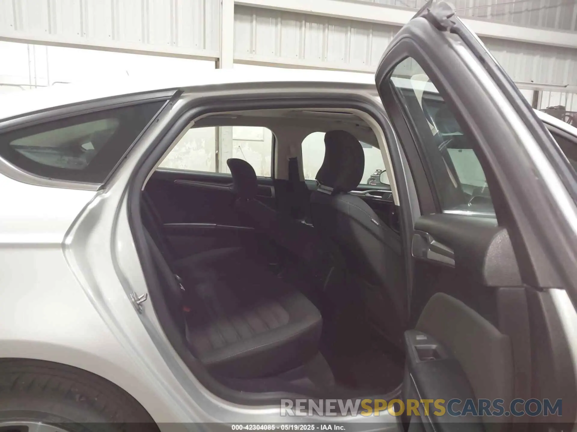 8 Photograph of a damaged car 3FA6P0T92KR261140 FORD FUSION 2019