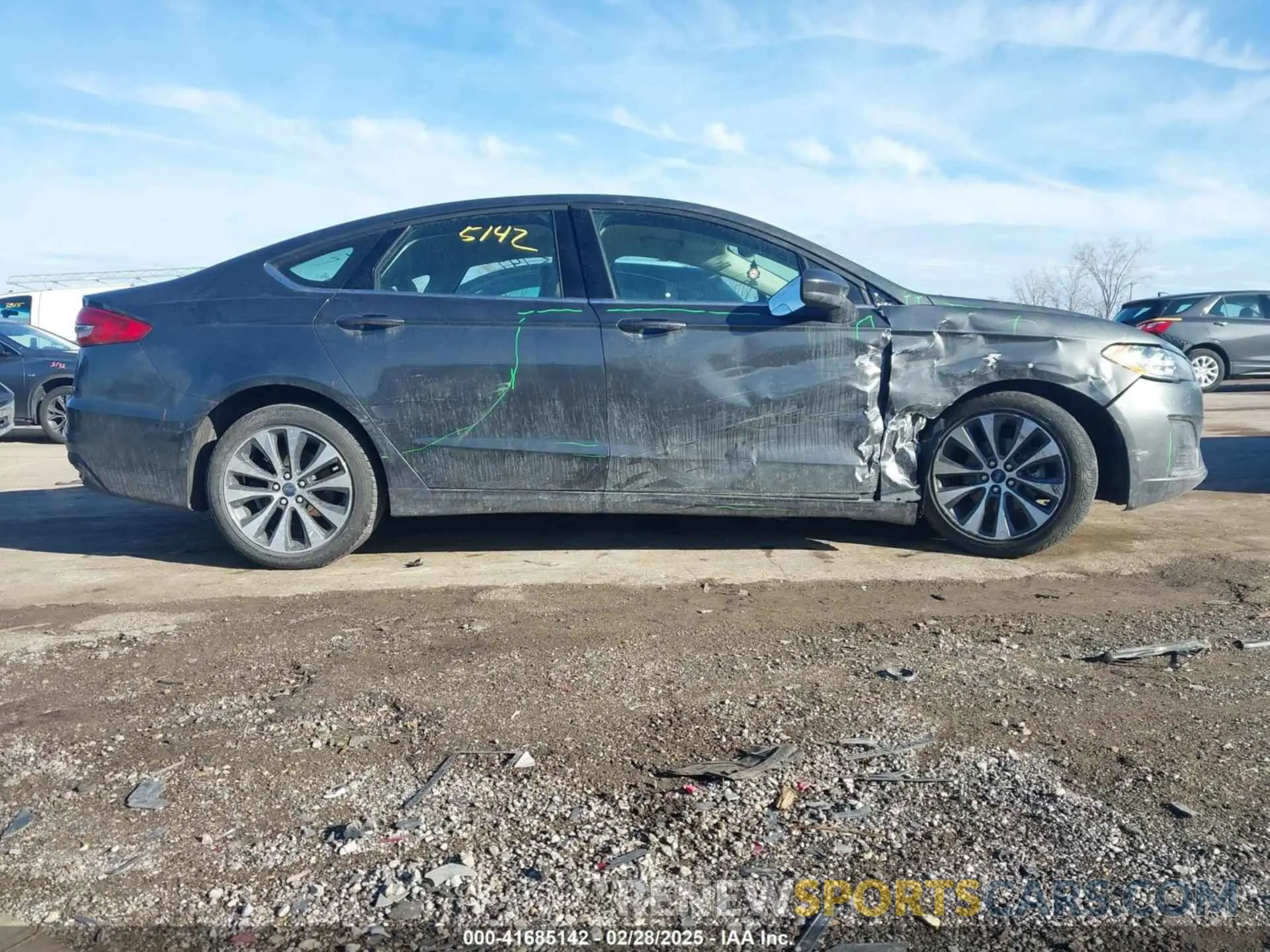 13 Photograph of a damaged car 3FA6P0T93KR183239 FORD FUSION 2019