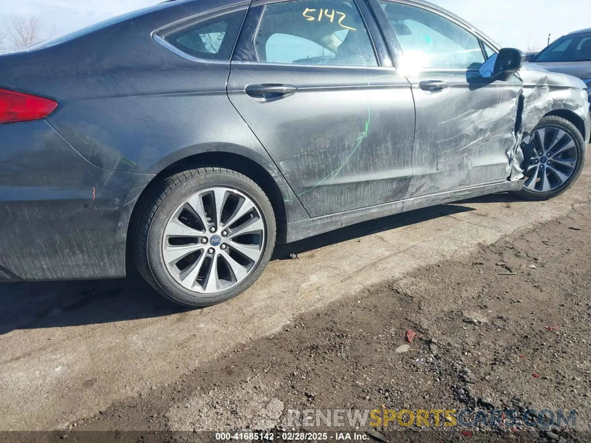 17 Photograph of a damaged car 3FA6P0T93KR183239 FORD FUSION 2019