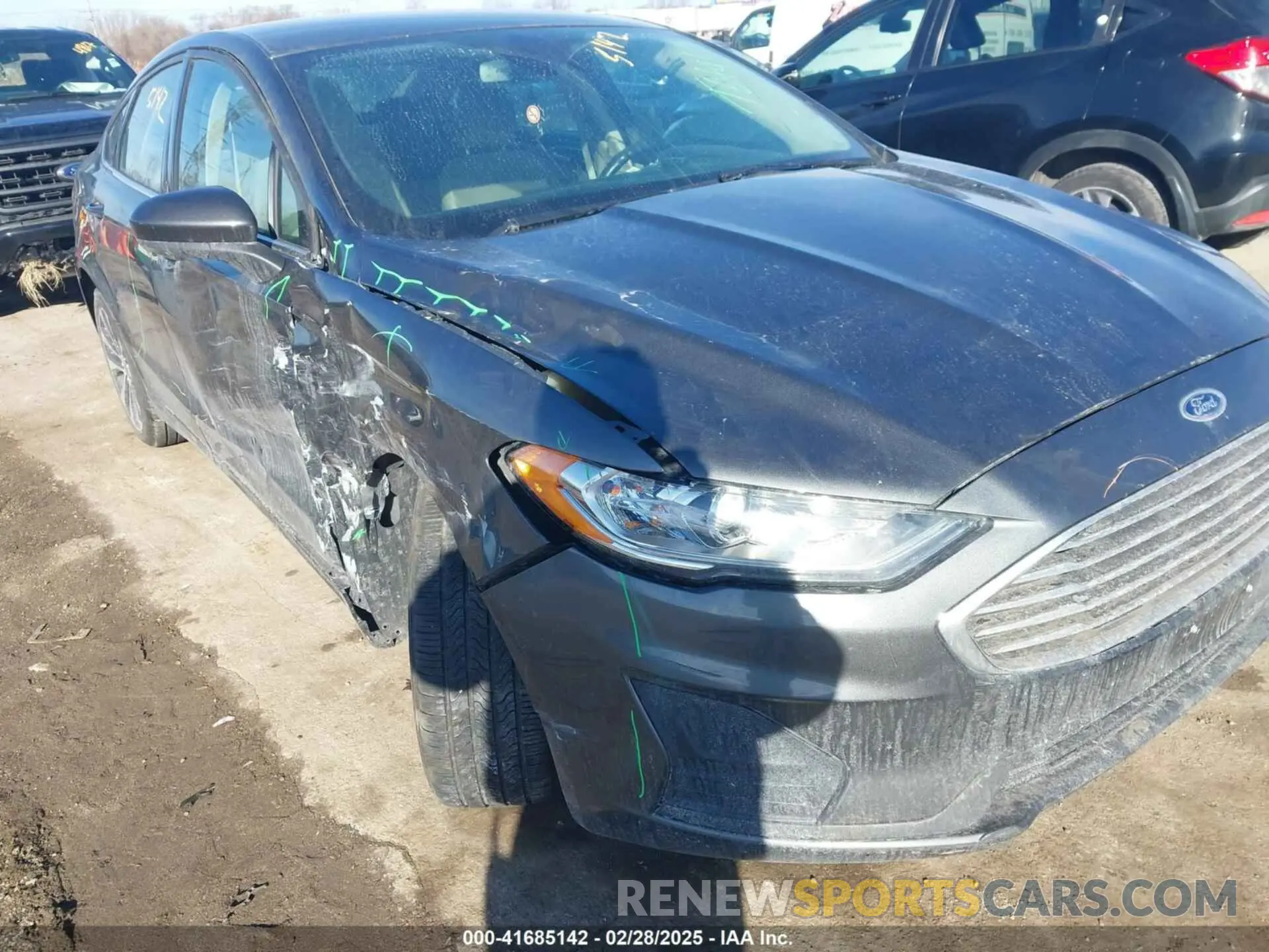 18 Photograph of a damaged car 3FA6P0T93KR183239 FORD FUSION 2019