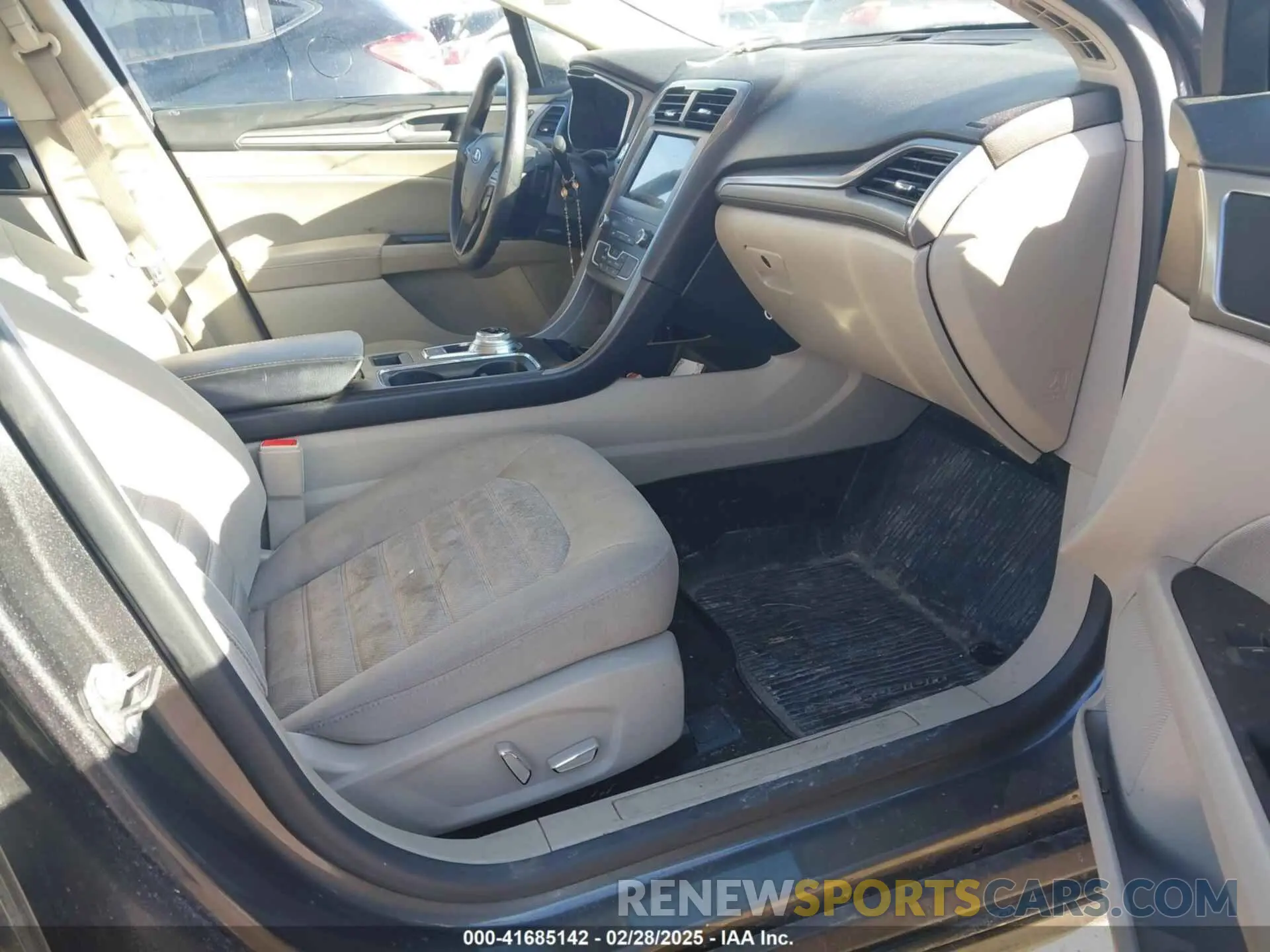 5 Photograph of a damaged car 3FA6P0T93KR183239 FORD FUSION 2019