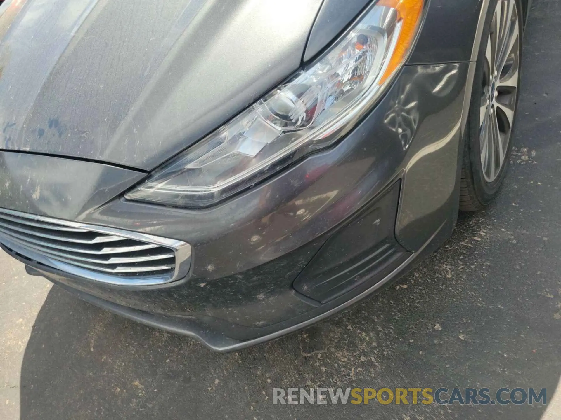 33 Photograph of a damaged car 3FA6P0T93KR243472 FORD FUSION 2019