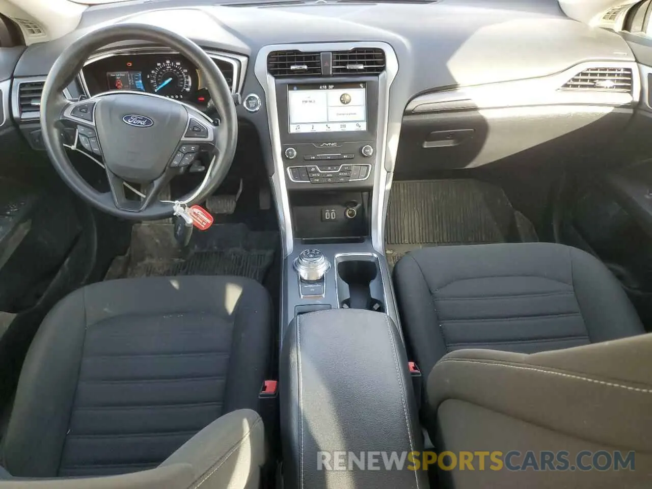 8 Photograph of a damaged car 3FA6P0T93KR283759 FORD FUSION 2019