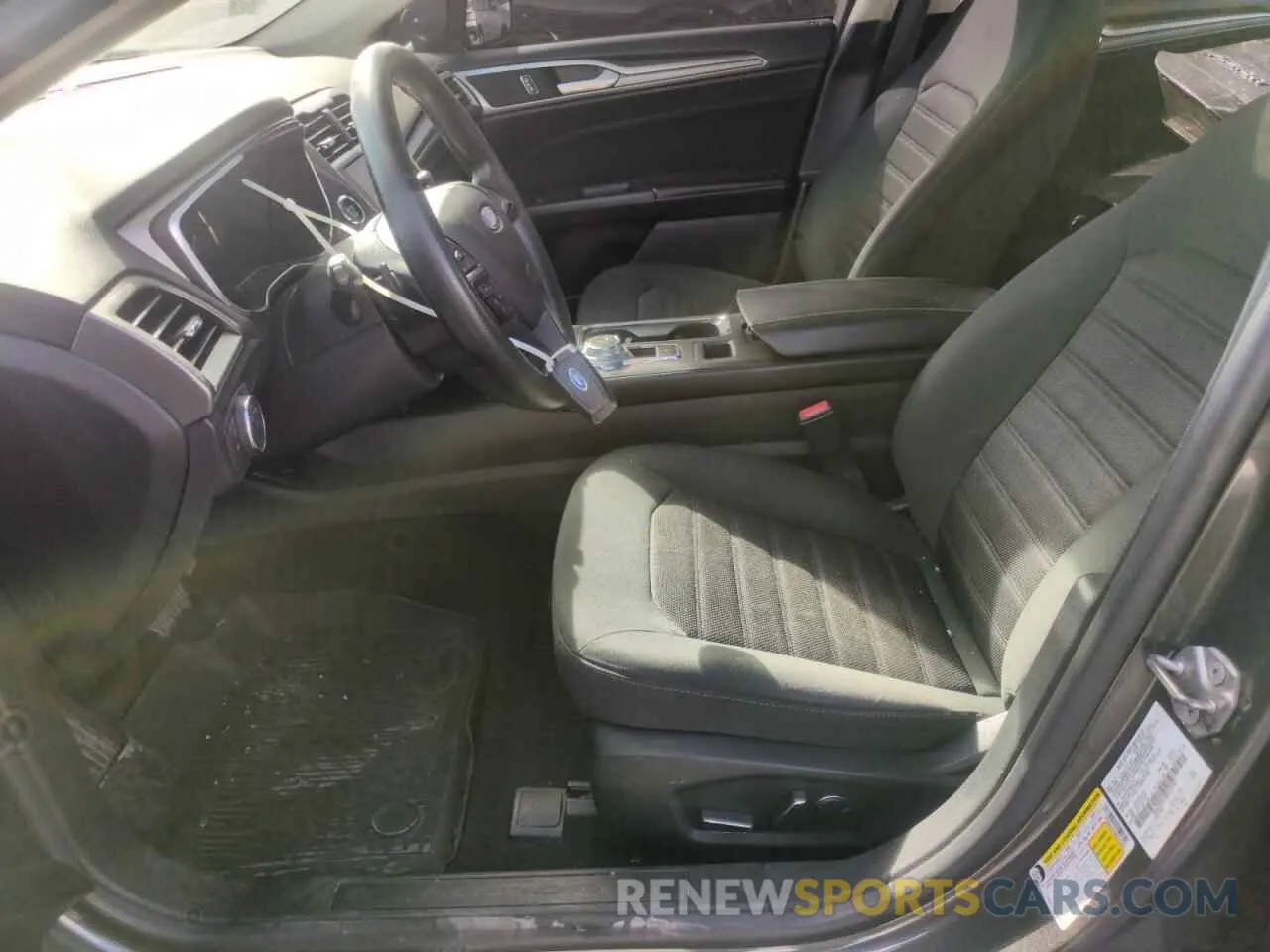 7 Photograph of a damaged car 3FA6P0T94KR237941 FORD FUSION 2019