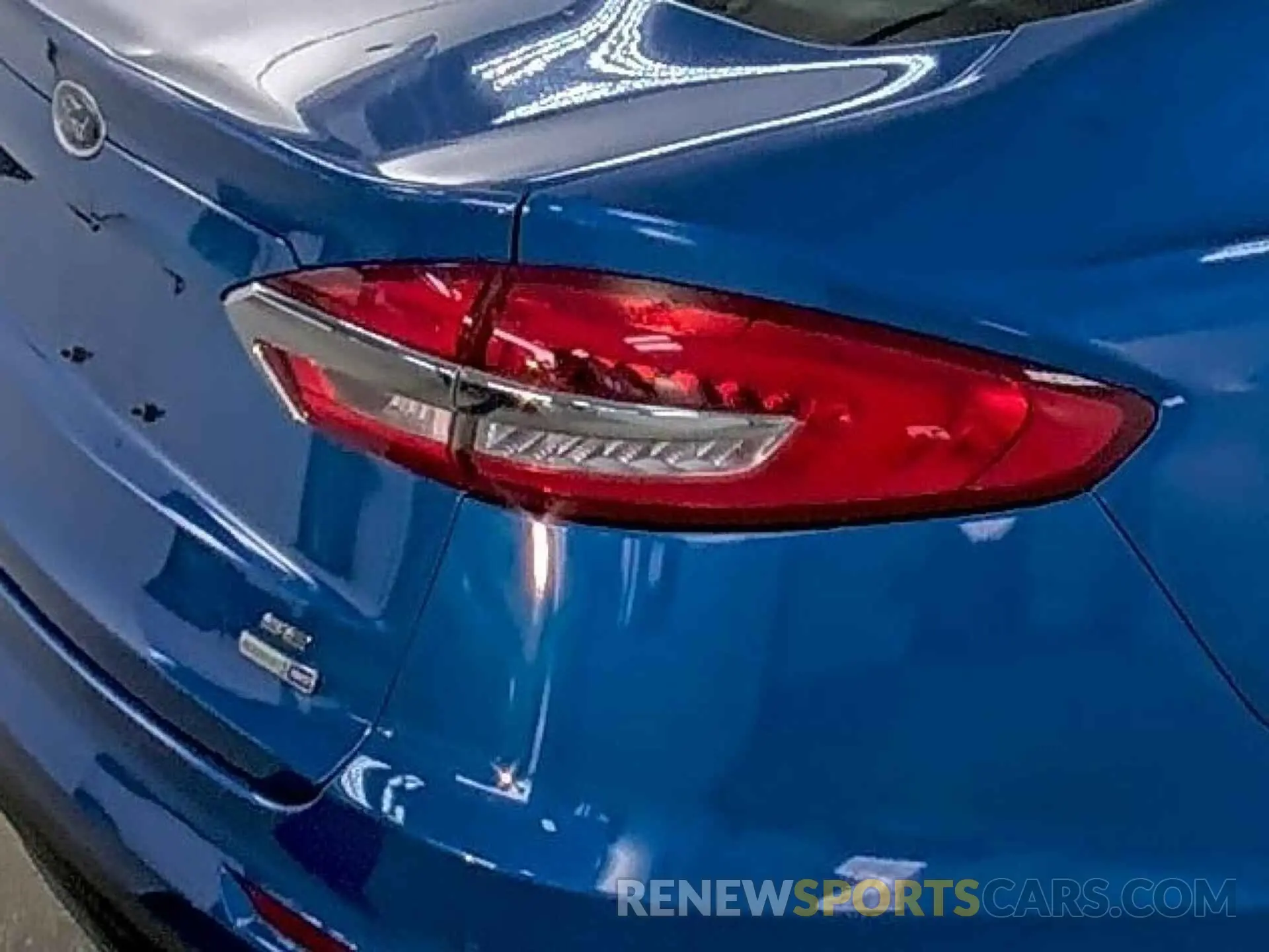 18 Photograph of a damaged car 3FA6P0T95KR152428 FORD FUSION 2019