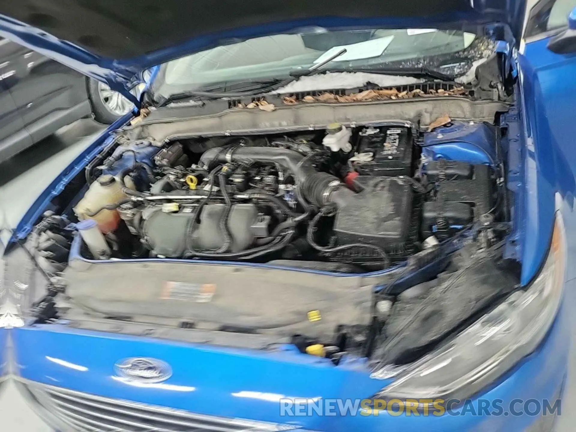 33 Photograph of a damaged car 3FA6P0T95KR152428 FORD FUSION 2019