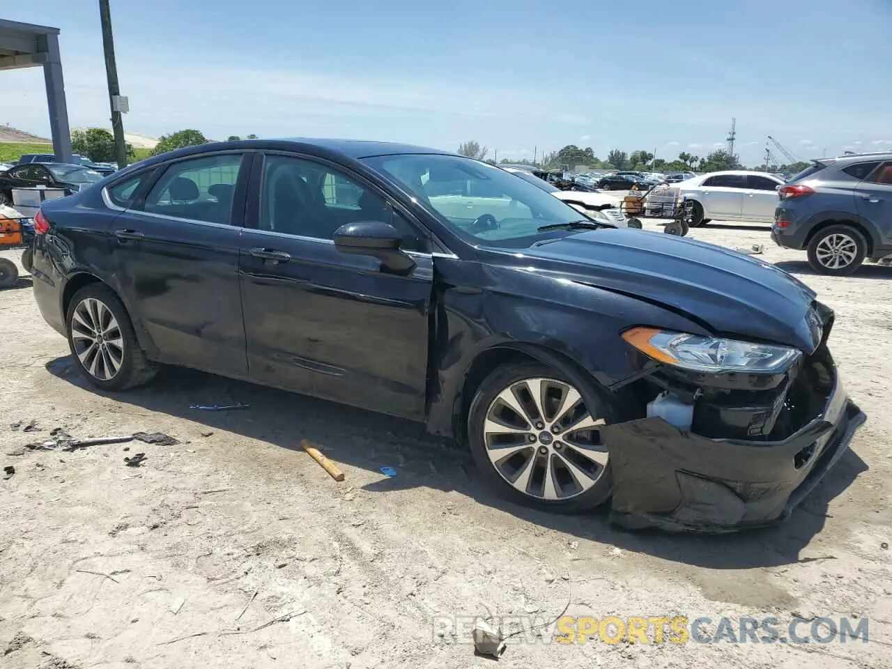 4 Photograph of a damaged car 3FA6P0T95KR261164 FORD FUSION 2019