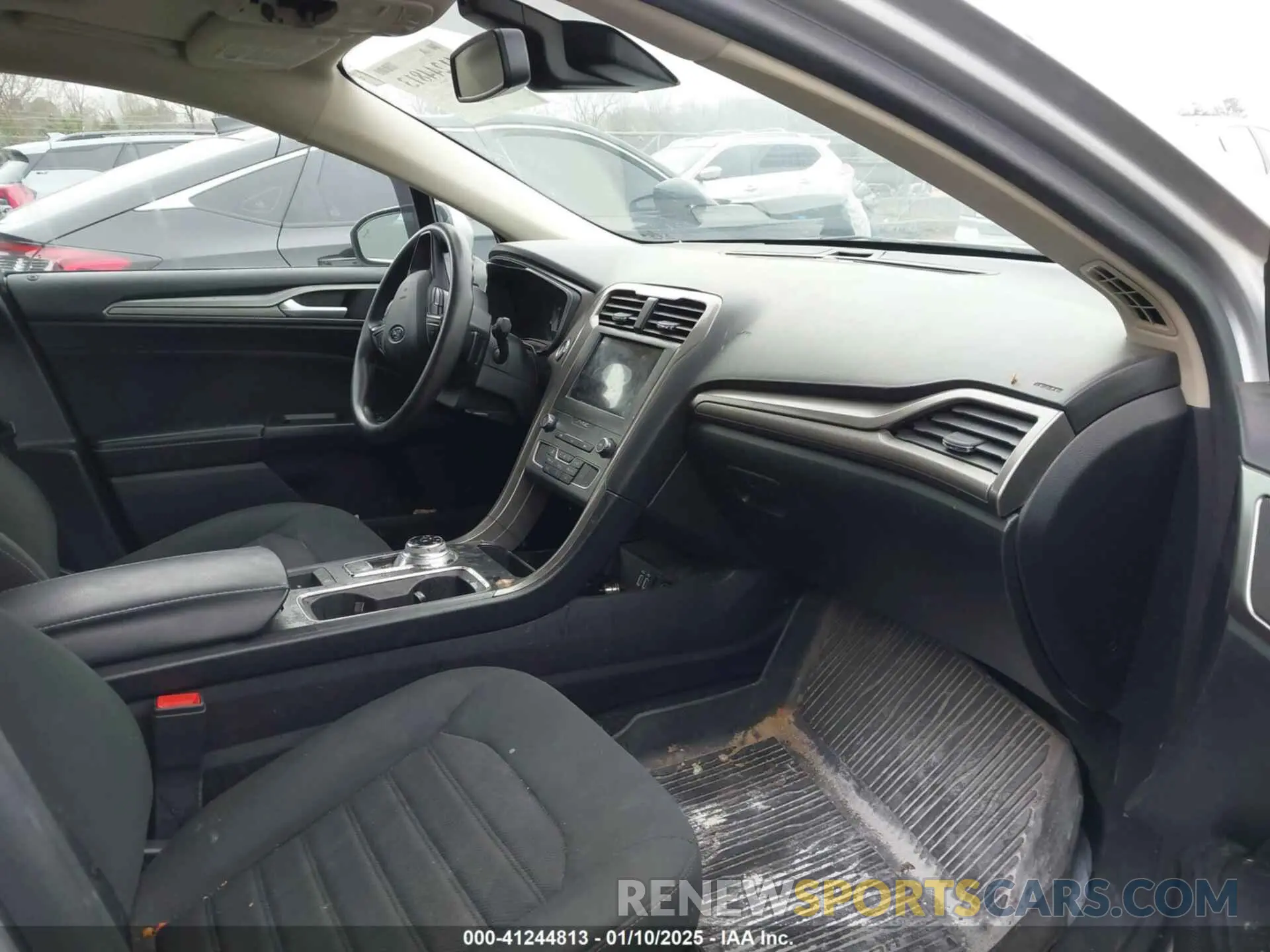 5 Photograph of a damaged car 3FA6P0T95KR264713 FORD FUSION 2019